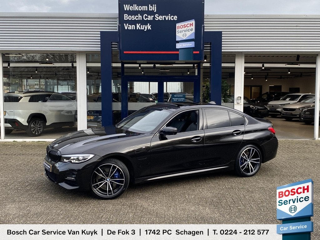BMW 3-serie 330e M Sport High Executive / Automaat / NL-Auto, 1998 cc, Achterwielaandrijving, Gebruikt, Zwart