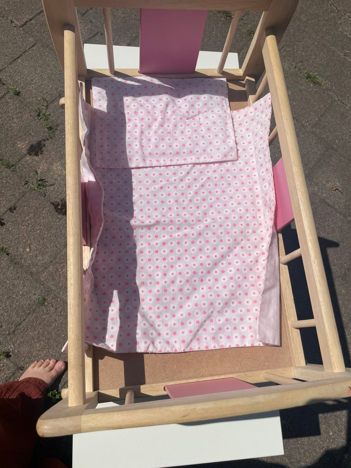 Mooie houten poppen schommelbedje, Ophalen, Zo goed als nieuw, Babypop