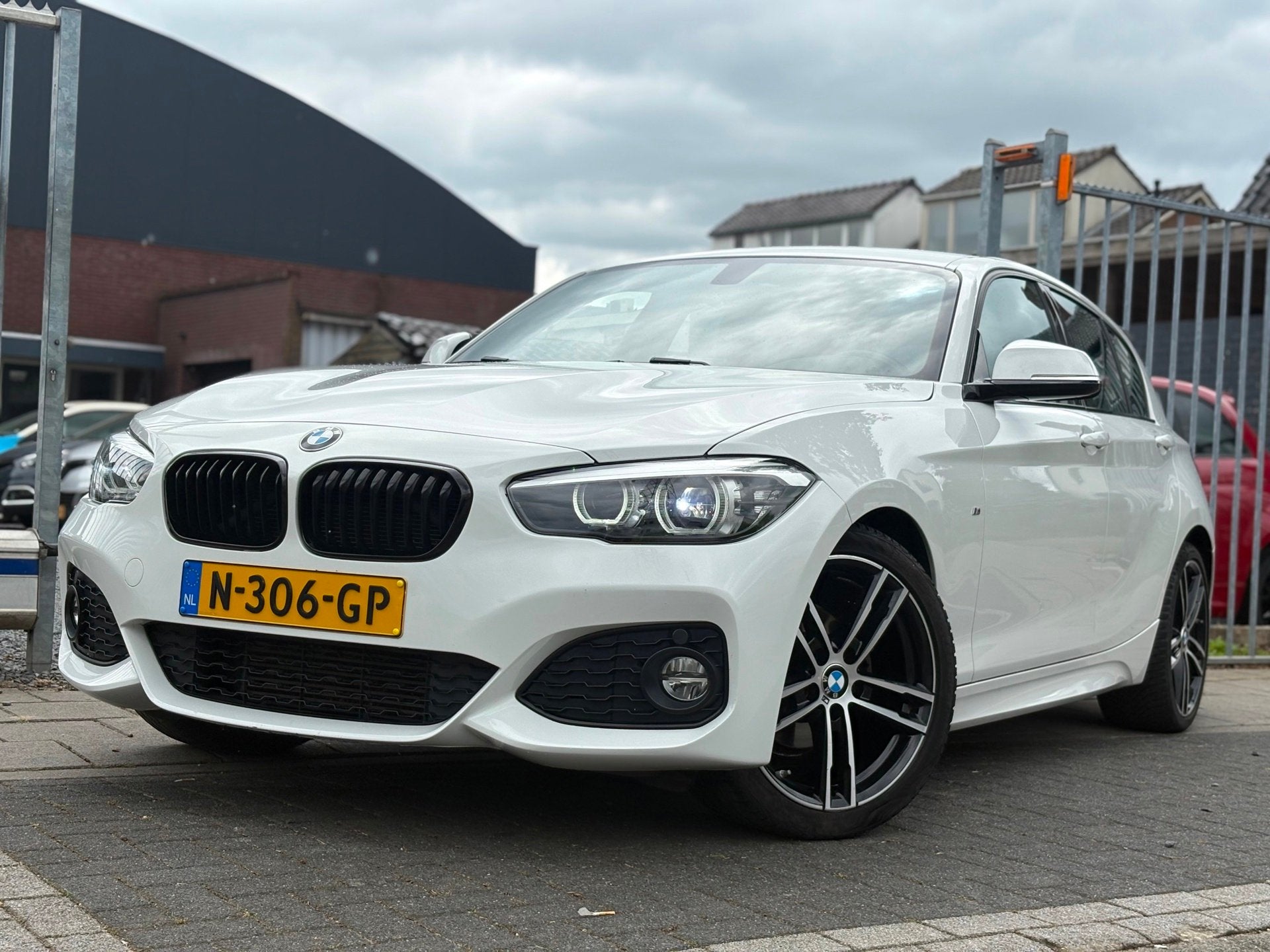 BMW 1-serie 116i Edition M Sport Shadow | Xenon | 18” LMV, Auto's, BMW, 1-Serie, Achterwielaandrijving, Euro 6, Wit