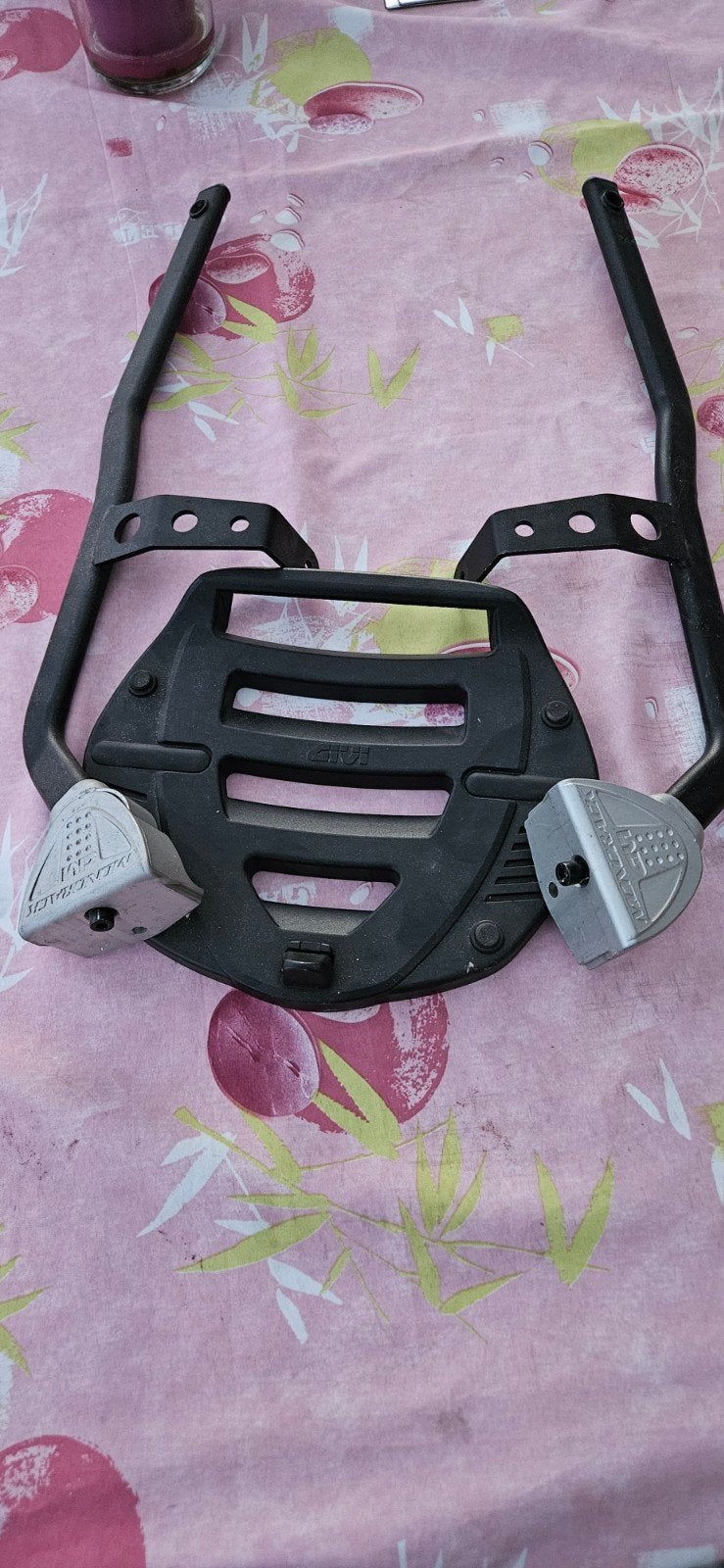 Givi monorack koffer beugelset, Ophalen, Zo goed als nieuw