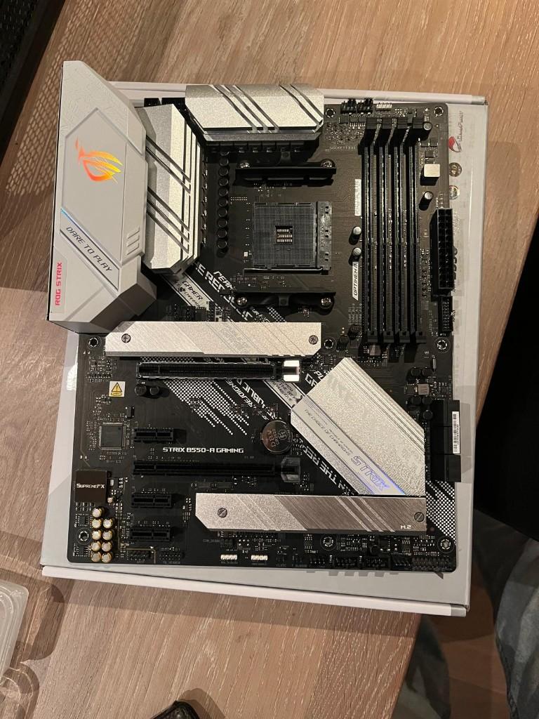 ASUS ROG STRIX B550-A GAMING moederbord – zo goed als nieuw, Computers en Software, Moederborden, DDR4, Ophalen of Verzenden, Zo goed als nieuw