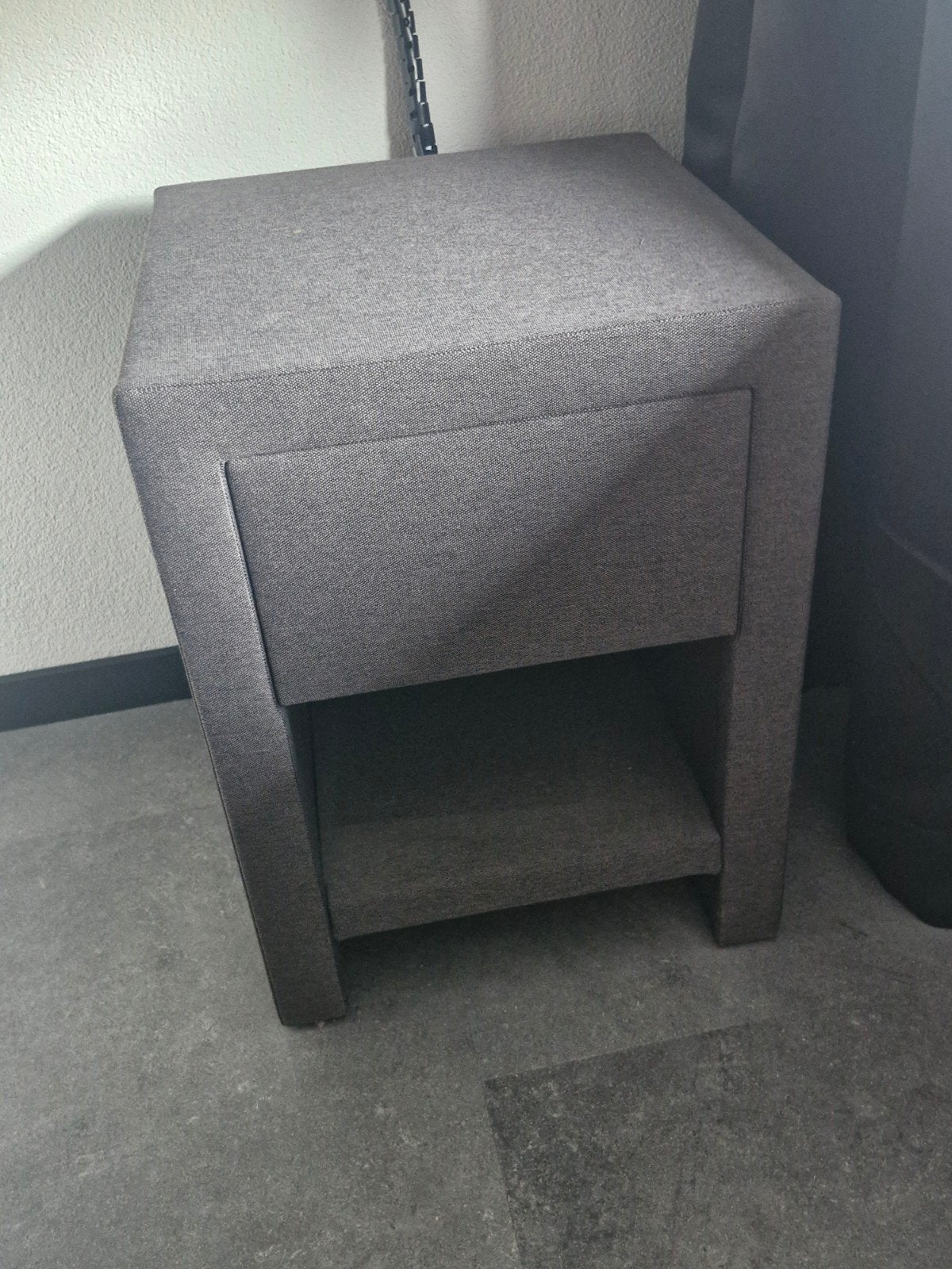 Nachtkastje village swiss sense kleur: Middle grey, Ophalen, Zo goed als nieuw, Overige materialen, Minder dan 45 cm