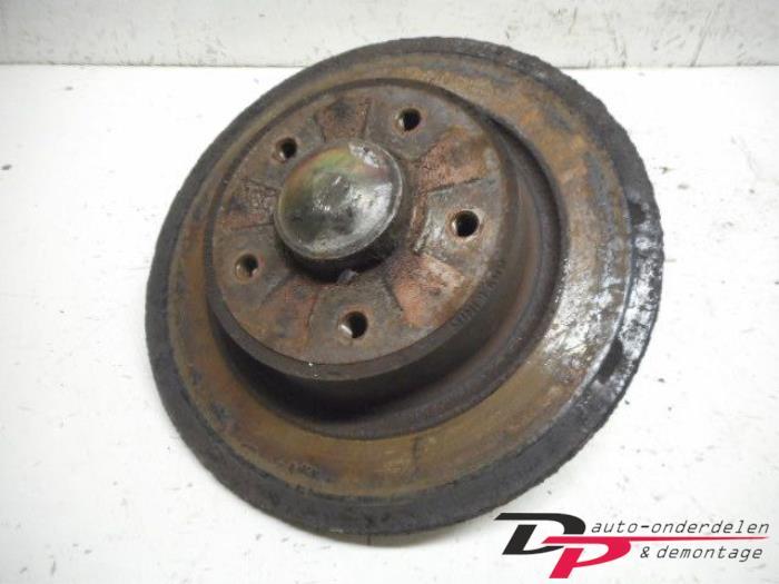 Wielnaaf achter van een Renault Laguna