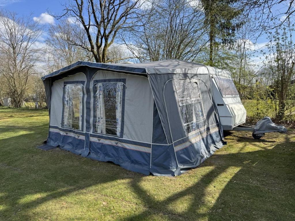Bergland Mont Blanc 395 MKT (1046455), Caravans en Kamperen, Caravans, Overige merken, Dwarsbed, Treinzit, 750 - 1000 kg