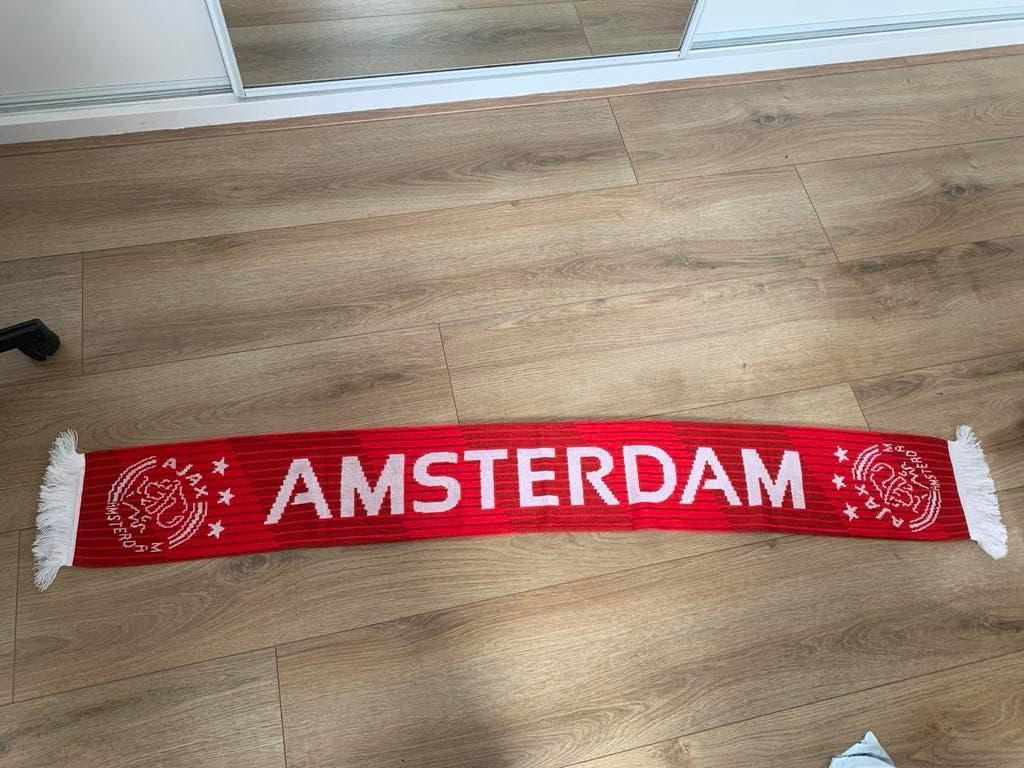 Ajax Amsterdam Sjaal - Rood/Wit, Verzamelen, Sportartikelen en Voetbal, Ophalen of Verzenden, Zo goed als nieuw, Ajax, Vaantje of Sjaal