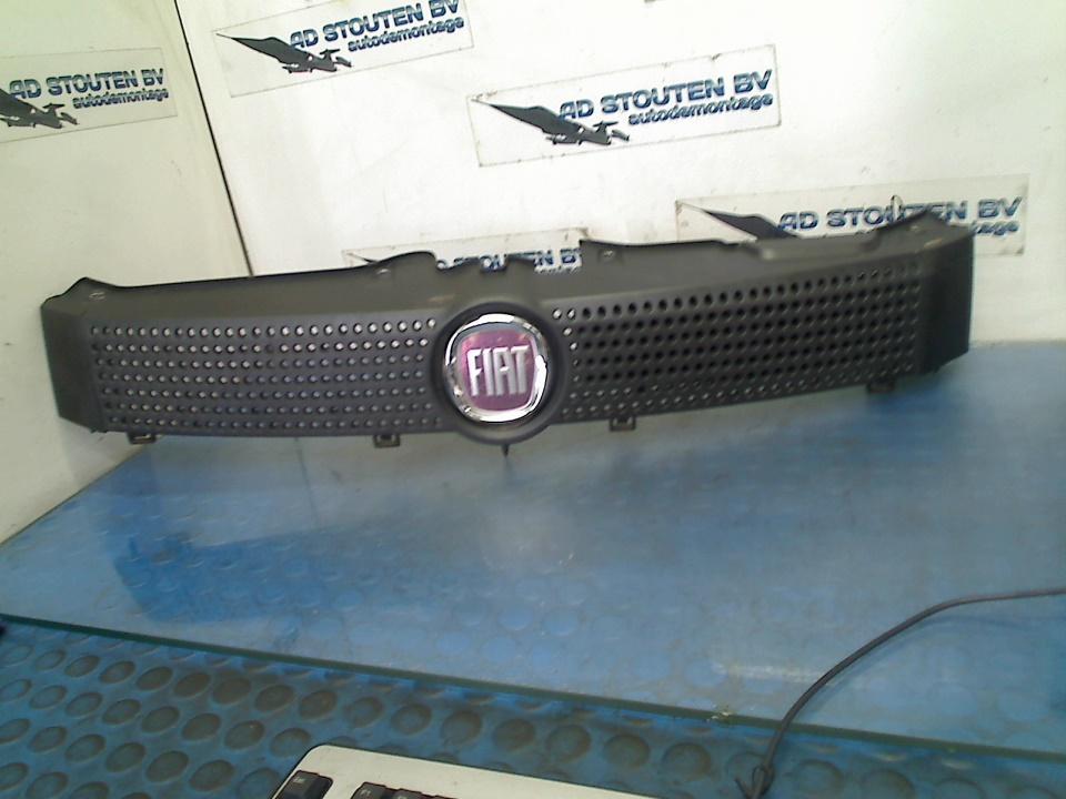 Grille Fiat Panda (169) (2010-03/2013-08) 735314236, FCA Germany GmbH, Gebruikt, IPC D1-09 Bahnhofsplatz, Rüsselsheim am Main 65423, , Duitsland
