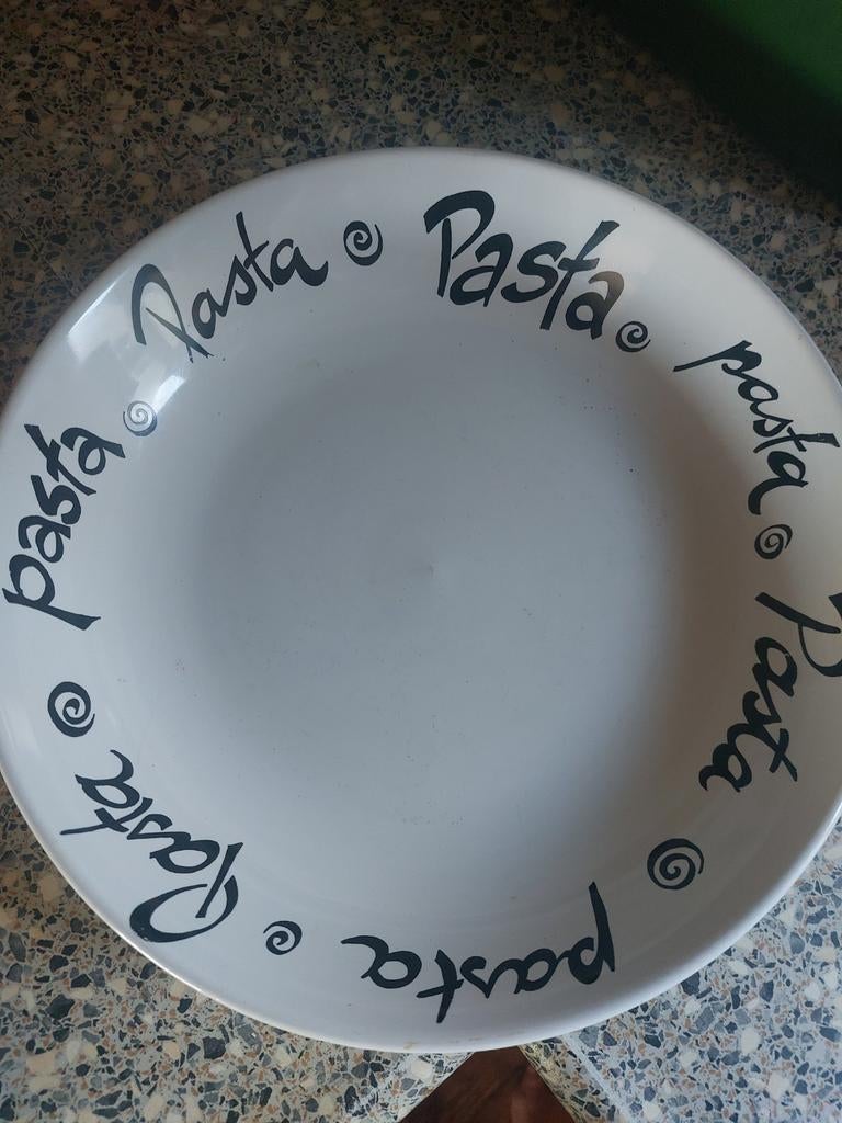 2x Pastabord met 'Pasta' opdruk, Huis en Inrichting, Keuken | Servies, Ophalen of Verzenden, Gebruikt, Keramiek, Bord(en)