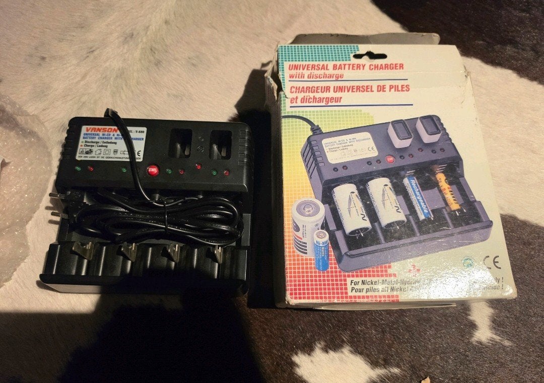 Universele batterijlader met ontlaadfunctie nieuw, Ophalen of Verzenden, Nieuw