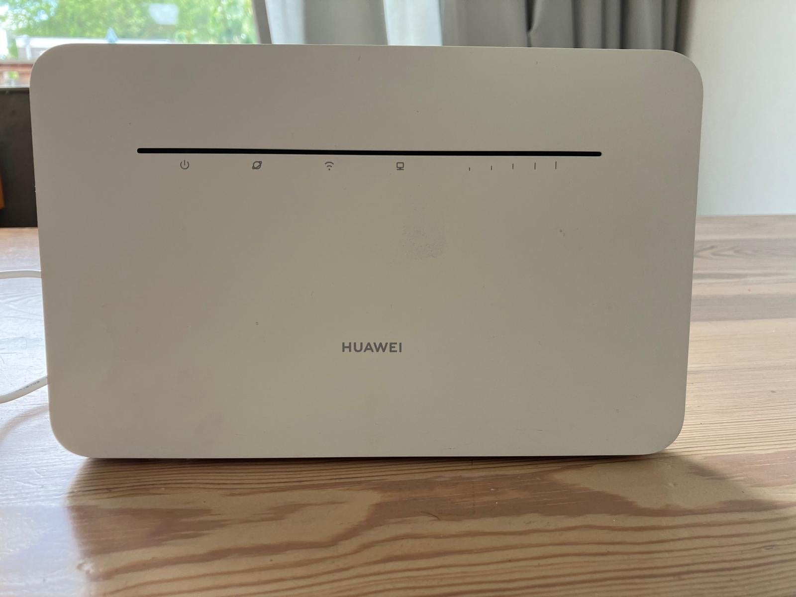 Huawei Router B535 (LTE CPE 3 Pro) - Wit, Zo goed als nieuw, Computers en Software, Routers en Modems, Ophalen of Verzenden, Zo goed als nieuw