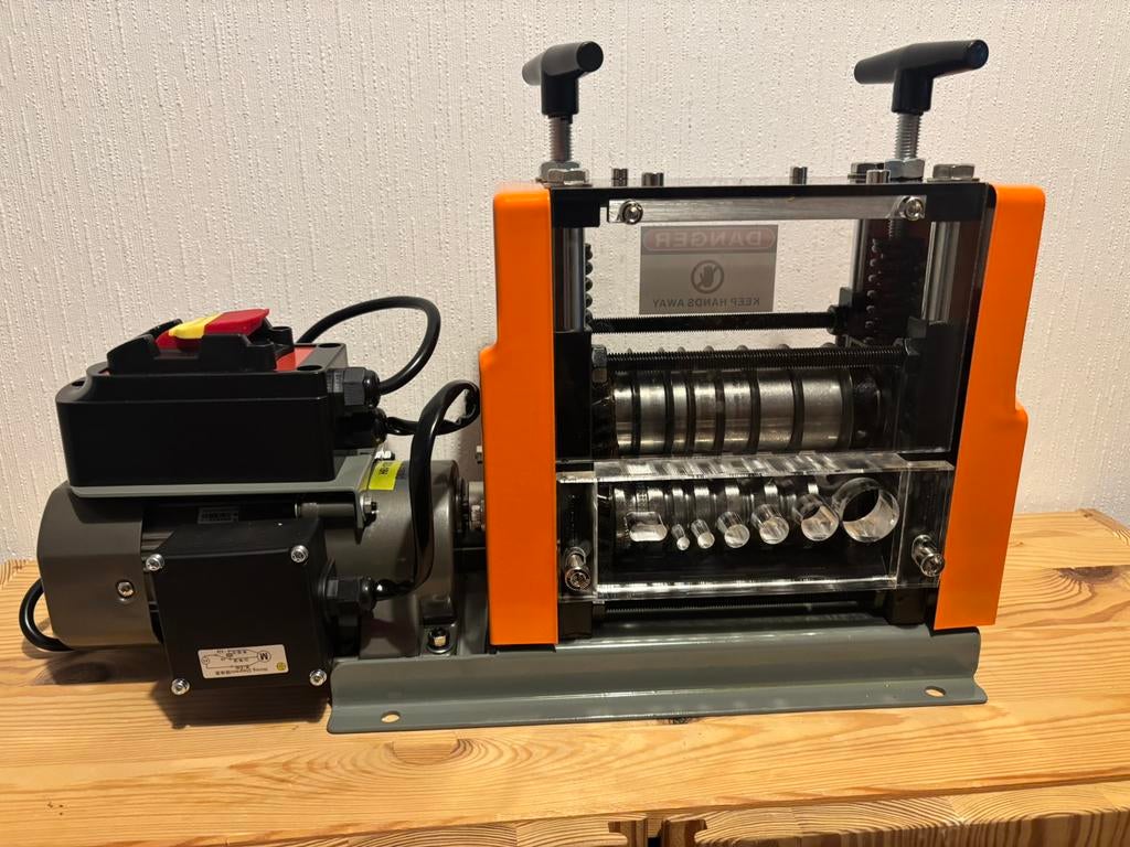 Kabelstripper / kabelpeller/ kabelstripmachine 230v 1,5-25mm, Doe-het-zelf en Verbouw, Ophalen of Verzenden, Zo goed als nieuw