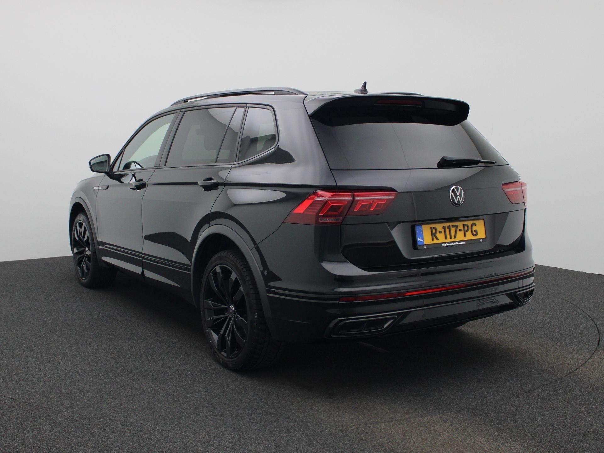 Volkswagen Tiguan Allspace 1.5 TSI R-Line Business+ | 7-Pers, Stof, Euro 6, 4 cilinders, 7 stoelen