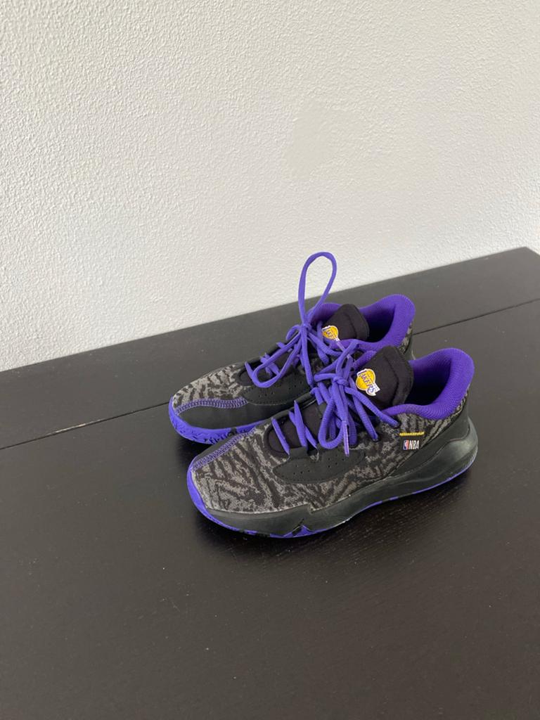 NBA Lakers basketbalschoenen (maat 36), Overige merken, Overige typen, Ophalen of Verzenden, Zo goed als nieuw