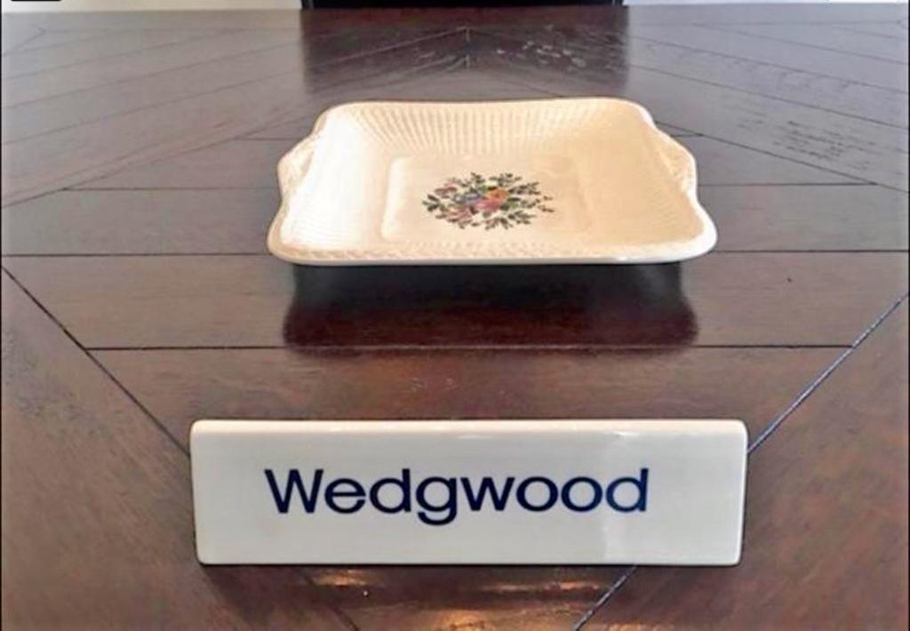 Wedgwood Conway gebakschaal, schaal, vierkante schaal, Huis en Inrichting, Keuken | Servies, Ophalen of Verzenden, Wedgwood, Aardewerk