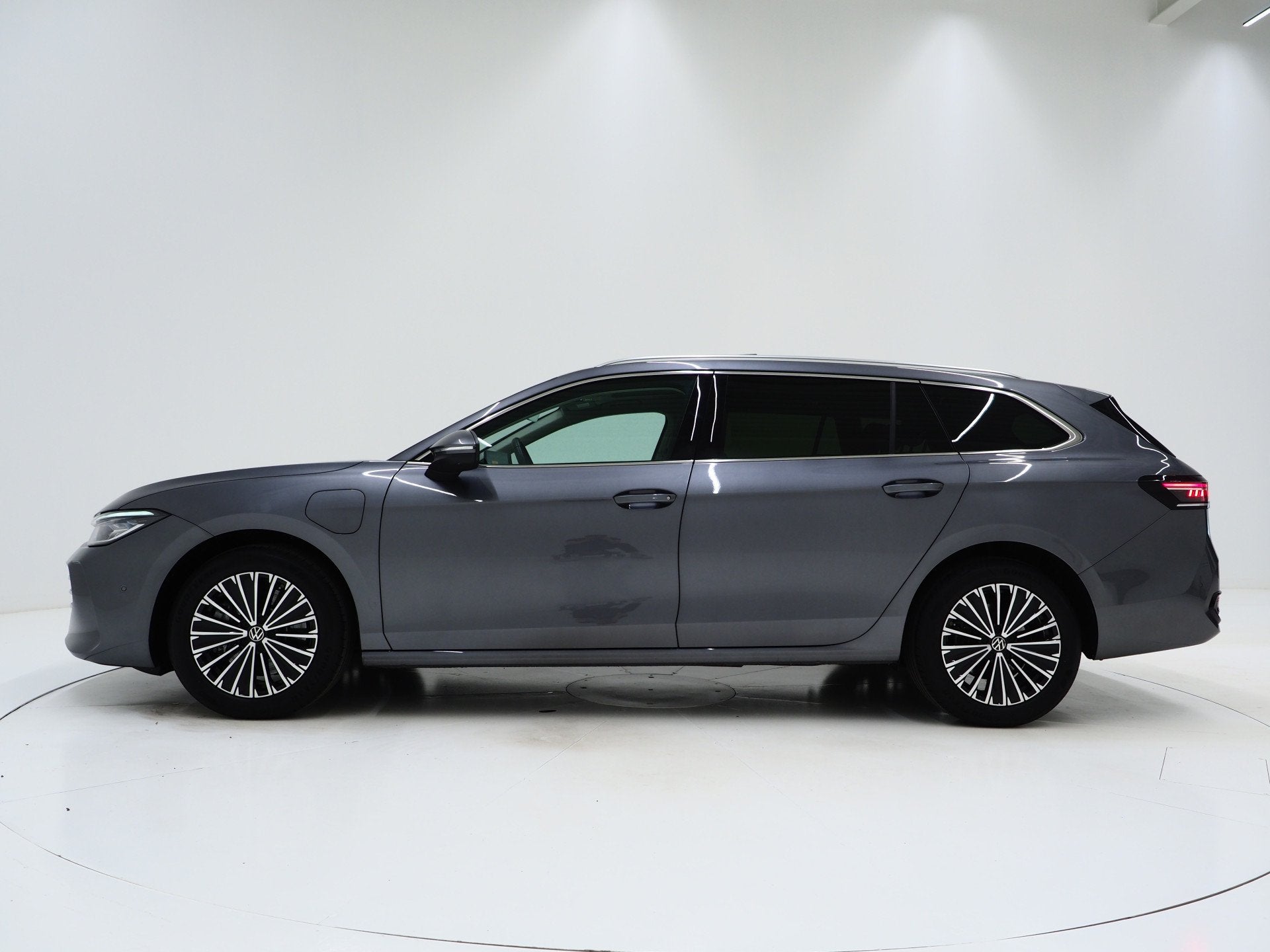 Volkswagen Passat Variant 1.5 eHybrid Elegance | 5Jr Garanti, Auto's, Zwart, 4 cilinders, Zilver of Grijs, Passat