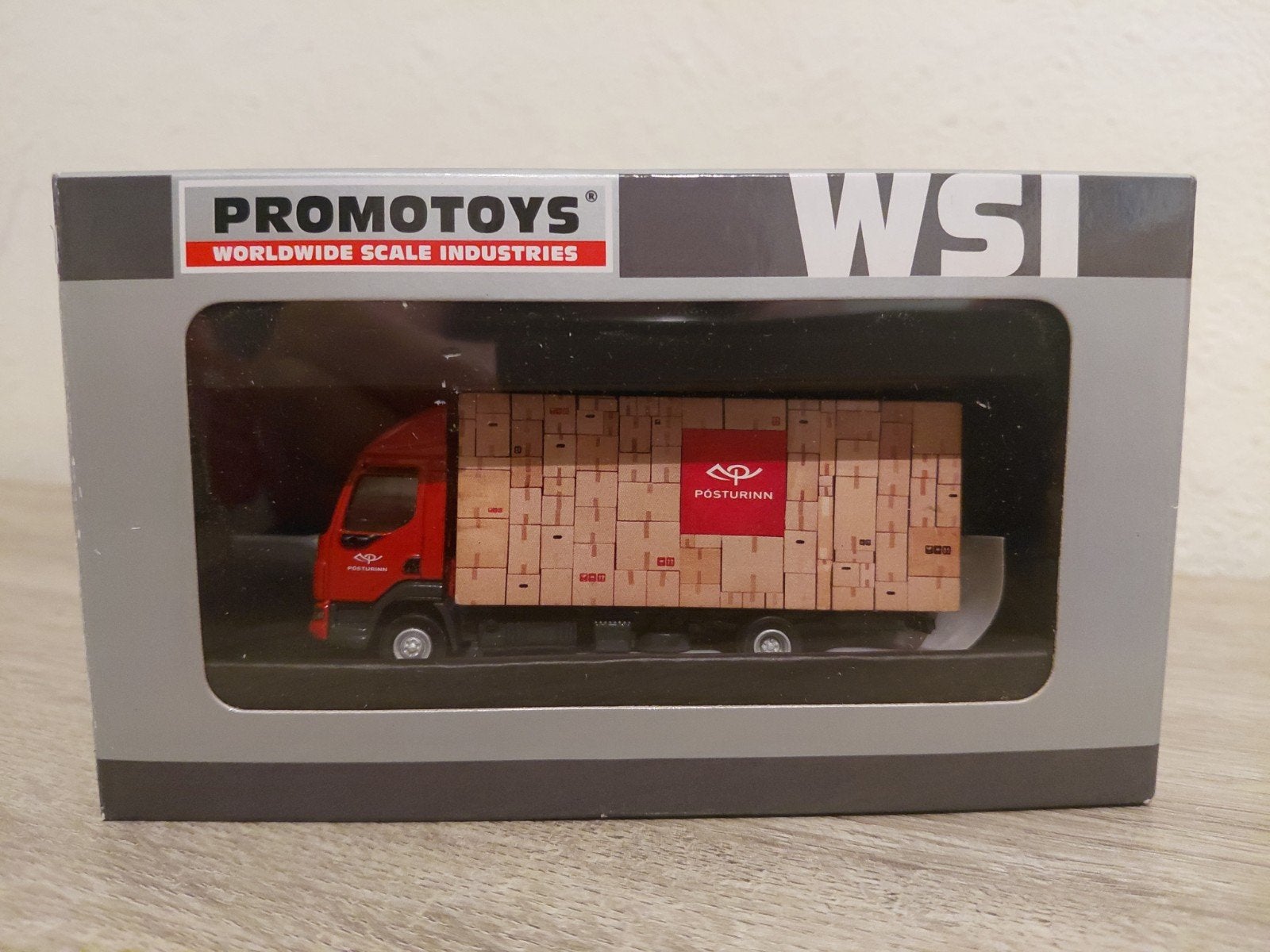 Limited Edition 'Iceland Post' DAF LF truck, Verzenden, Nieuw, 1:32 tot 1:50, Italeri