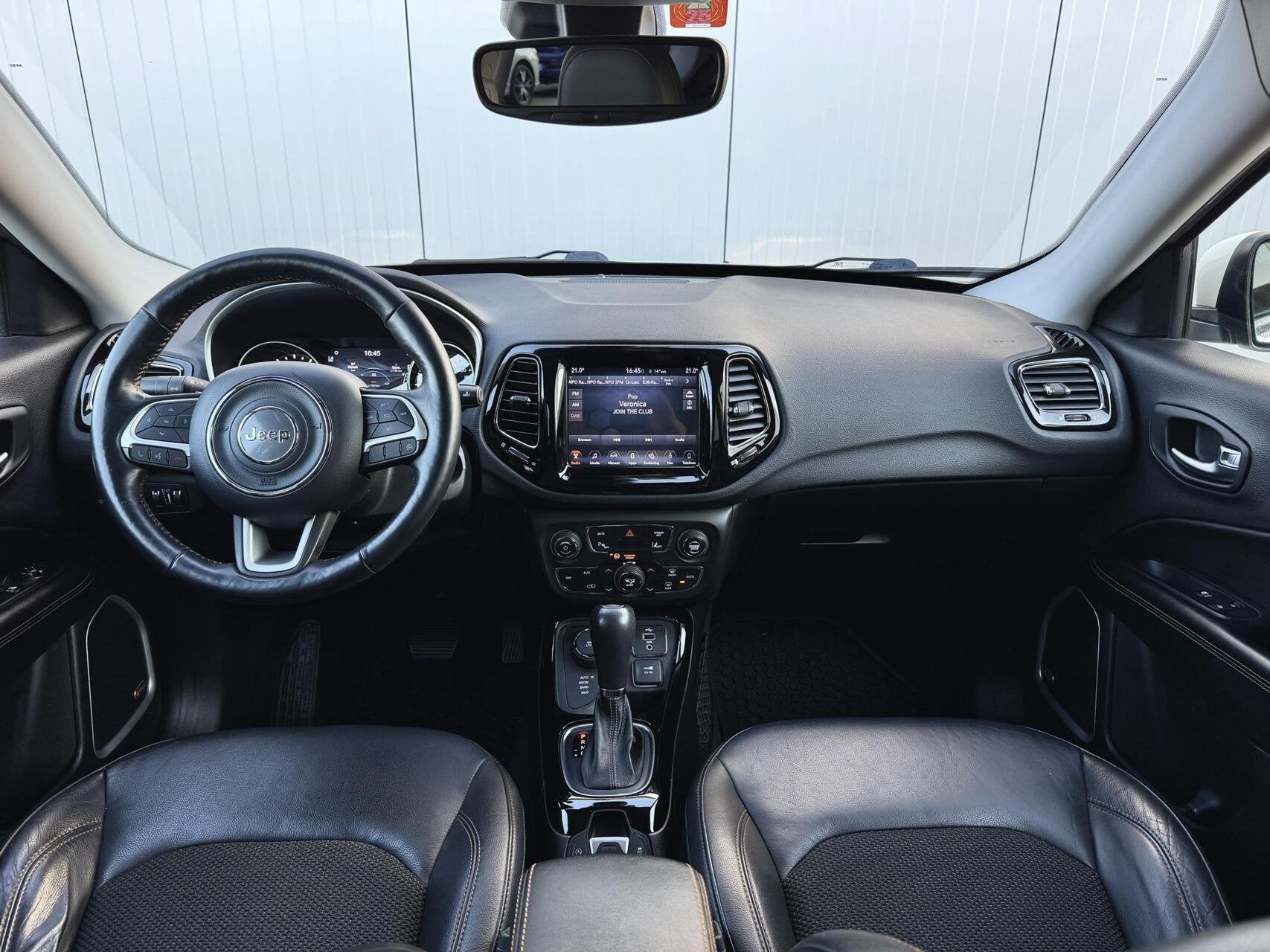 Jeep Compass 1.4 170pk 4x4 Opening Edition | Leder | Winter, Auto's, 450 kg, Gebruikt, Euro 6, Wit
