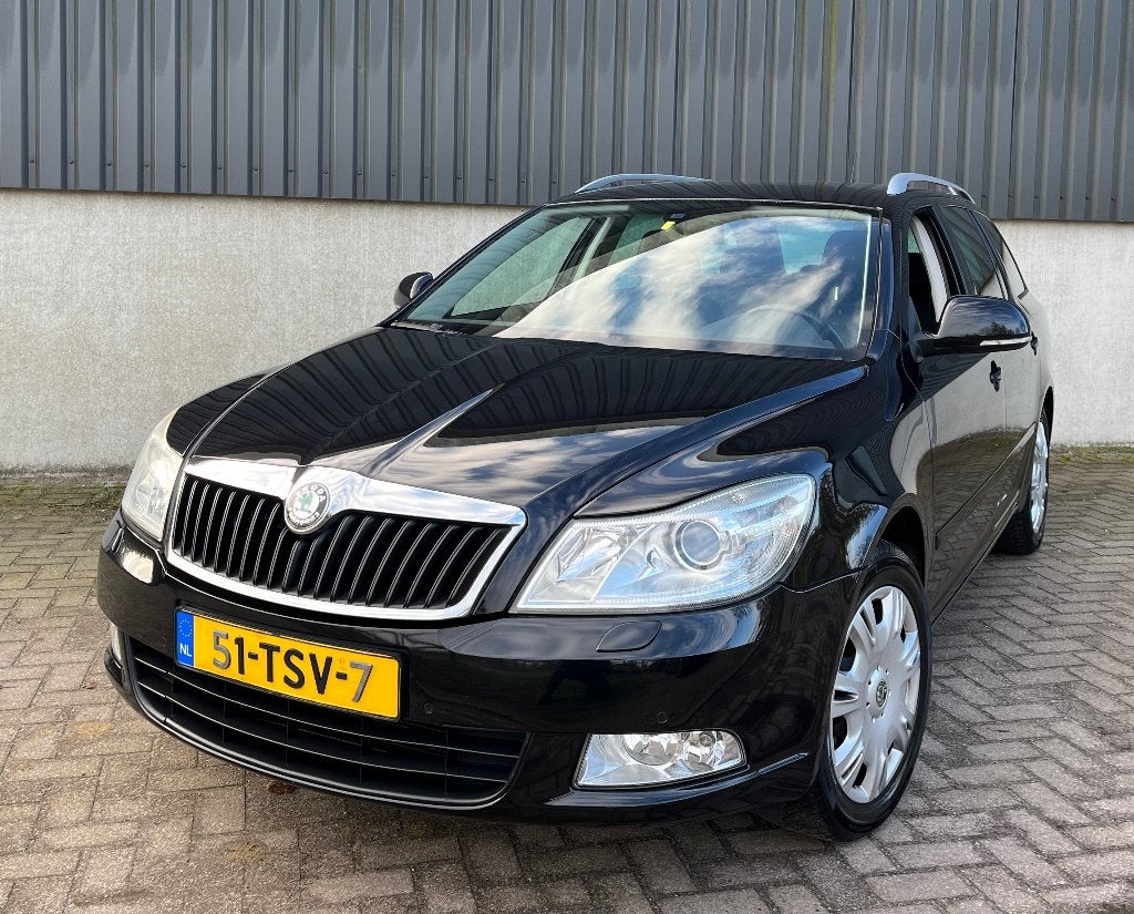 Skoda Octavia 2012 | leer | Xenon | Navi | luxe auto, Auto's, Voorwielaandrijving, Euro 5, Zwart, 4 cilinders