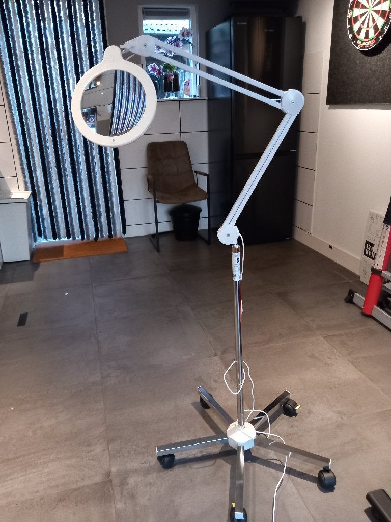 loep lamp vergroot, Ophalen, Zo goed als nieuw, Loeplamp