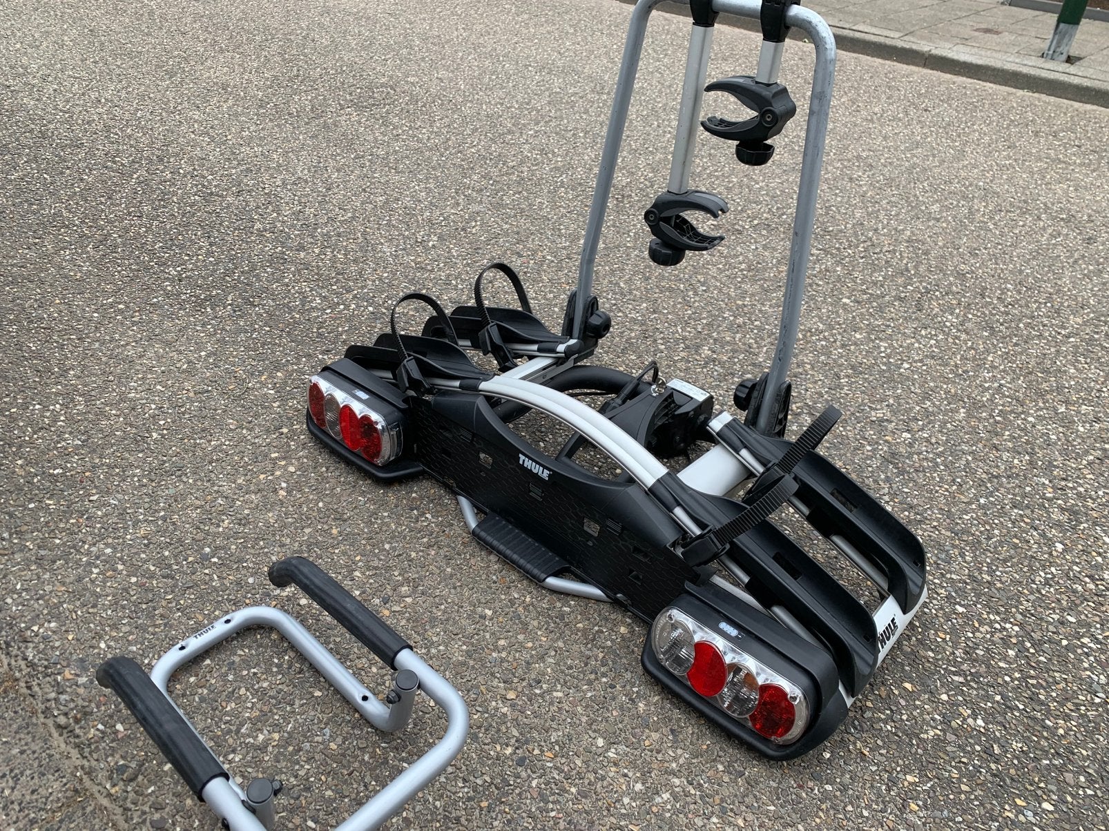 Zeer nette Thule G2 Euroway920 (2) fietsendrager (e-bikes ), Auto diversen, Fietsendragers, Ophalen, Zo goed als nieuw, Trekhaakdrager