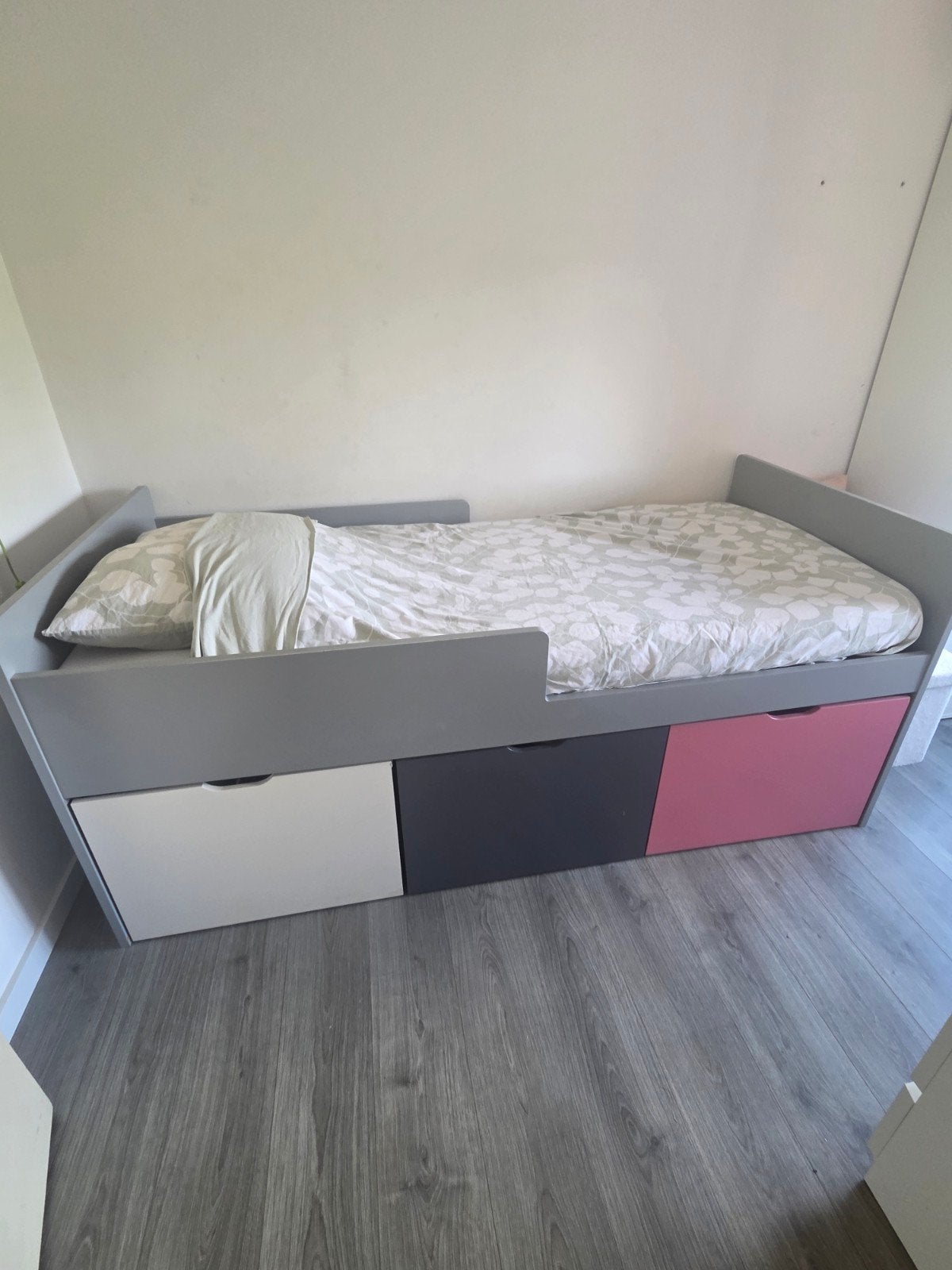 Hoogslaper  met opberglades - Grijs/Wit/Roze, Ophalen, Gebruikt, Hoogslaper