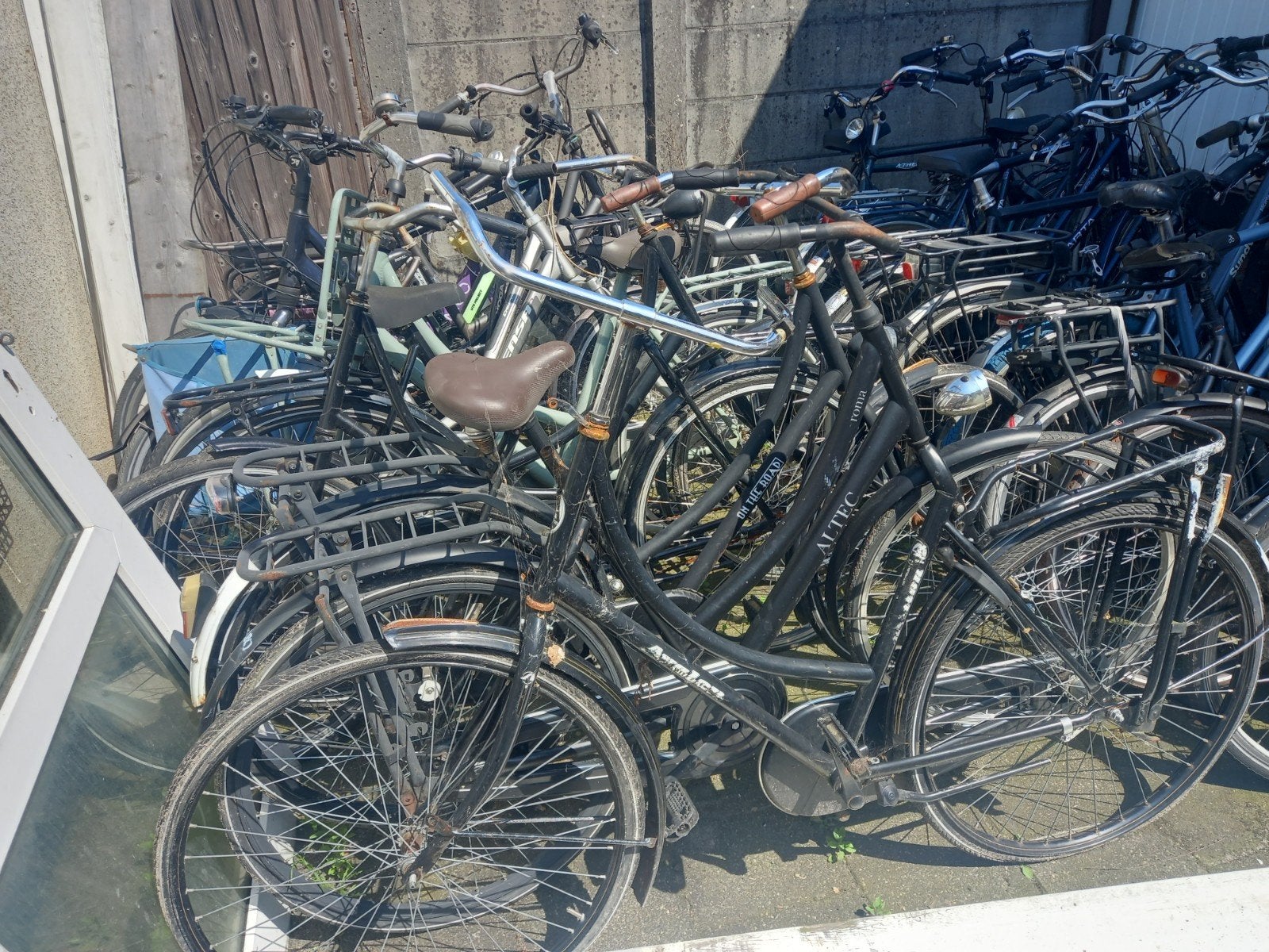 Partij 20 opknap of sloop fietsen, Ophalen