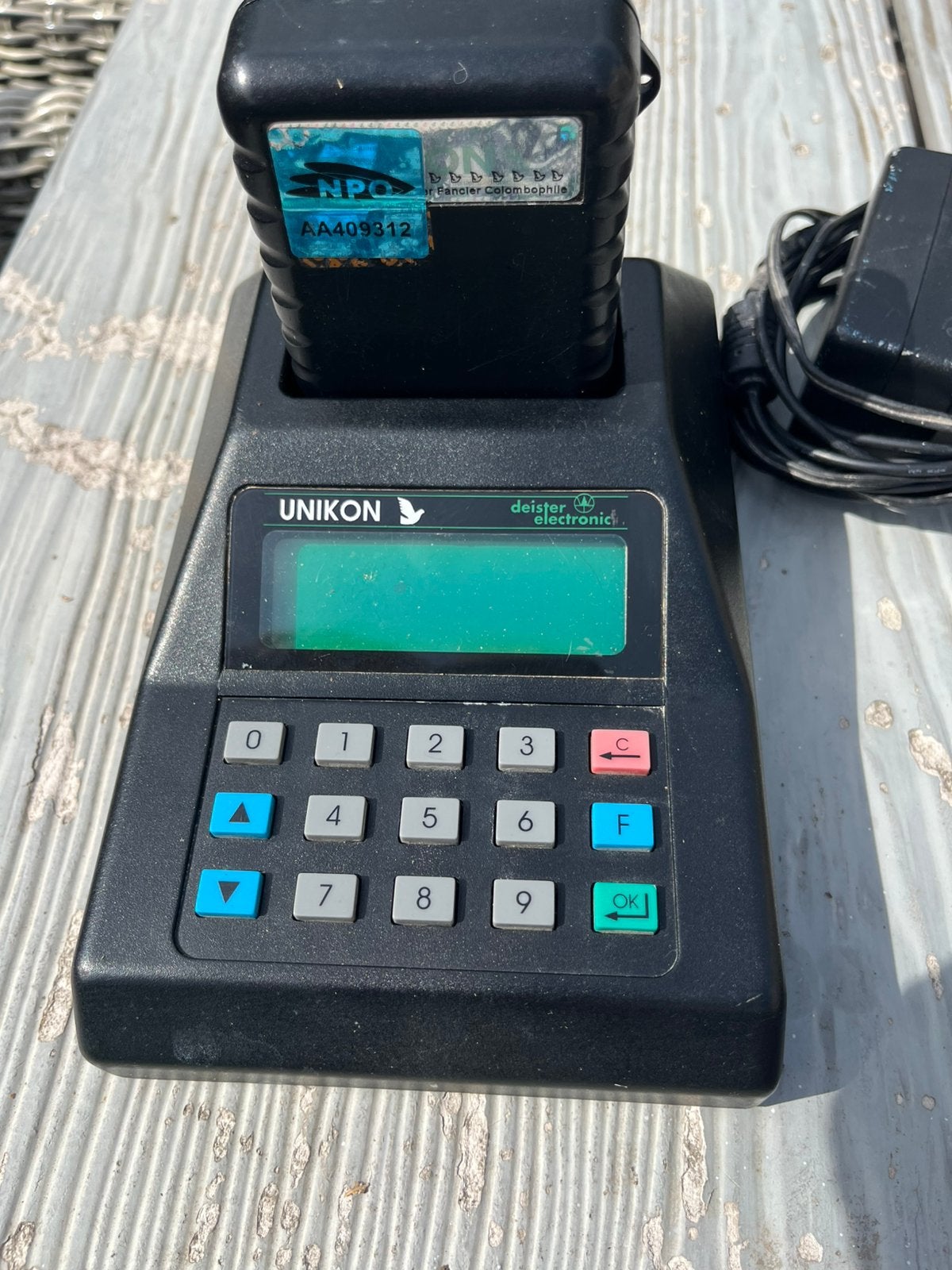 Unikon duivenklok met 2 antennes, Geslacht onbekend, Postduif