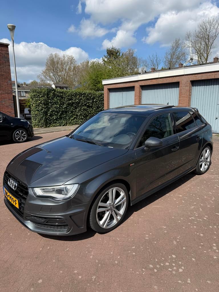 Audi A3 1.6 TDI 81KW Sportback S-tronic 2015 Grijs, Auto's, Audi, 4 cilinders, Origineel Nederlands, Diesel, Particulier