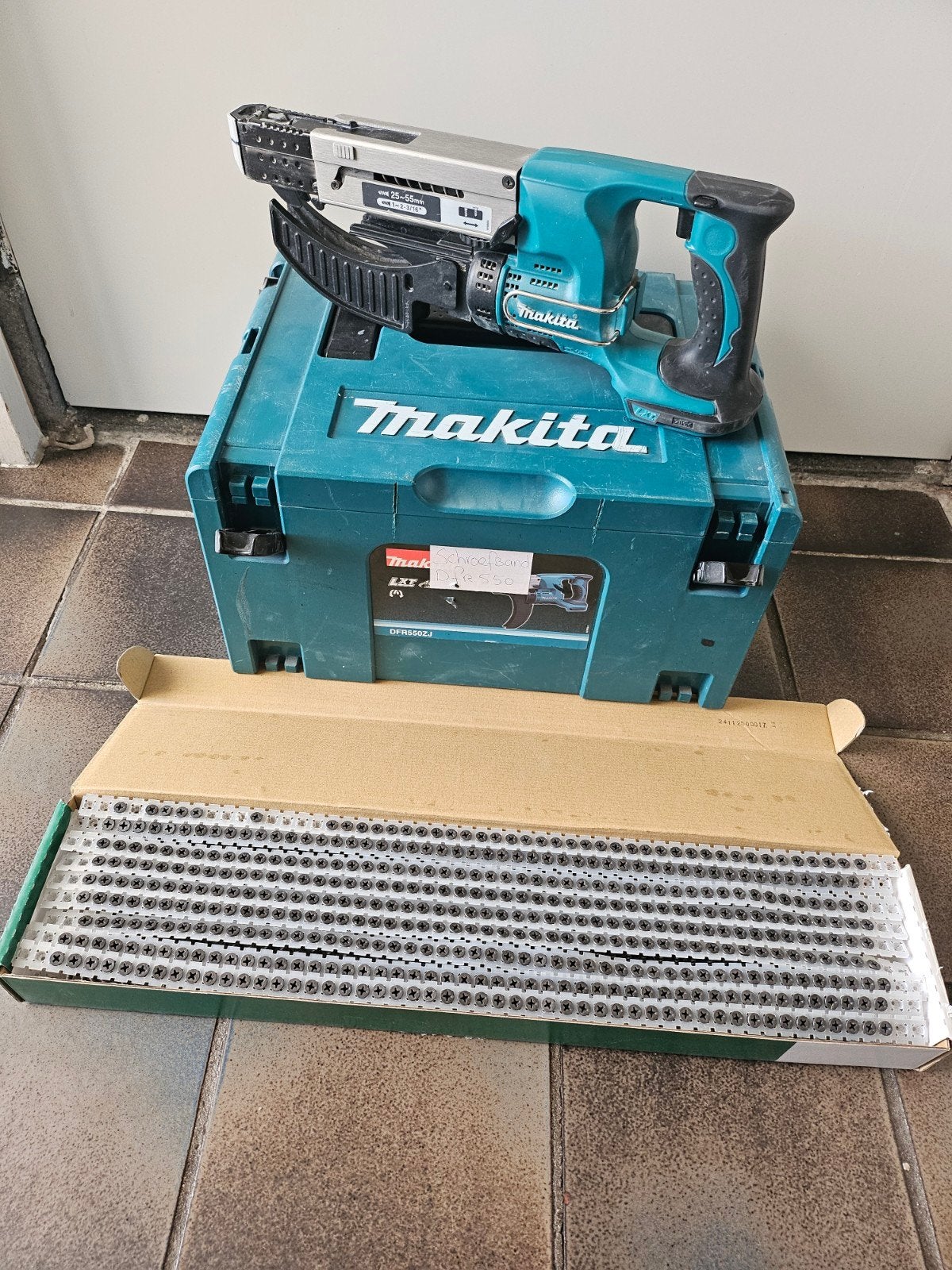 Makita DFR550Z Schroefautomaat met koffer + schroeven, Doe-het-zelf en Verbouw, Gereedschap | Boormachines, Gebruikt, Variabele snelheid