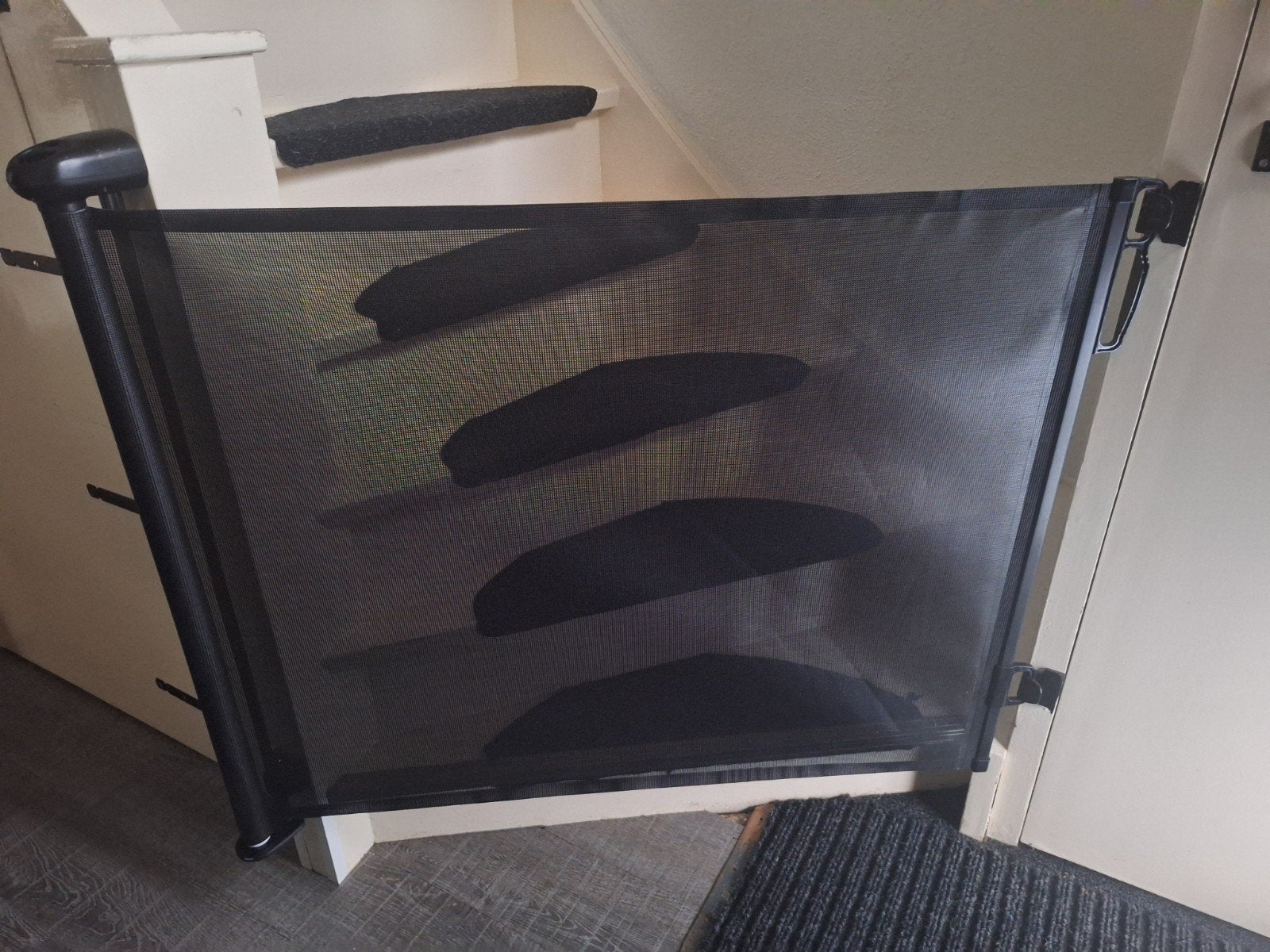 Te Koop Twinky oprolbaar veiligheidshekje - Zwart, Ophalen, Oprolhekje, Zo goed als nieuw, 115 cm of meer