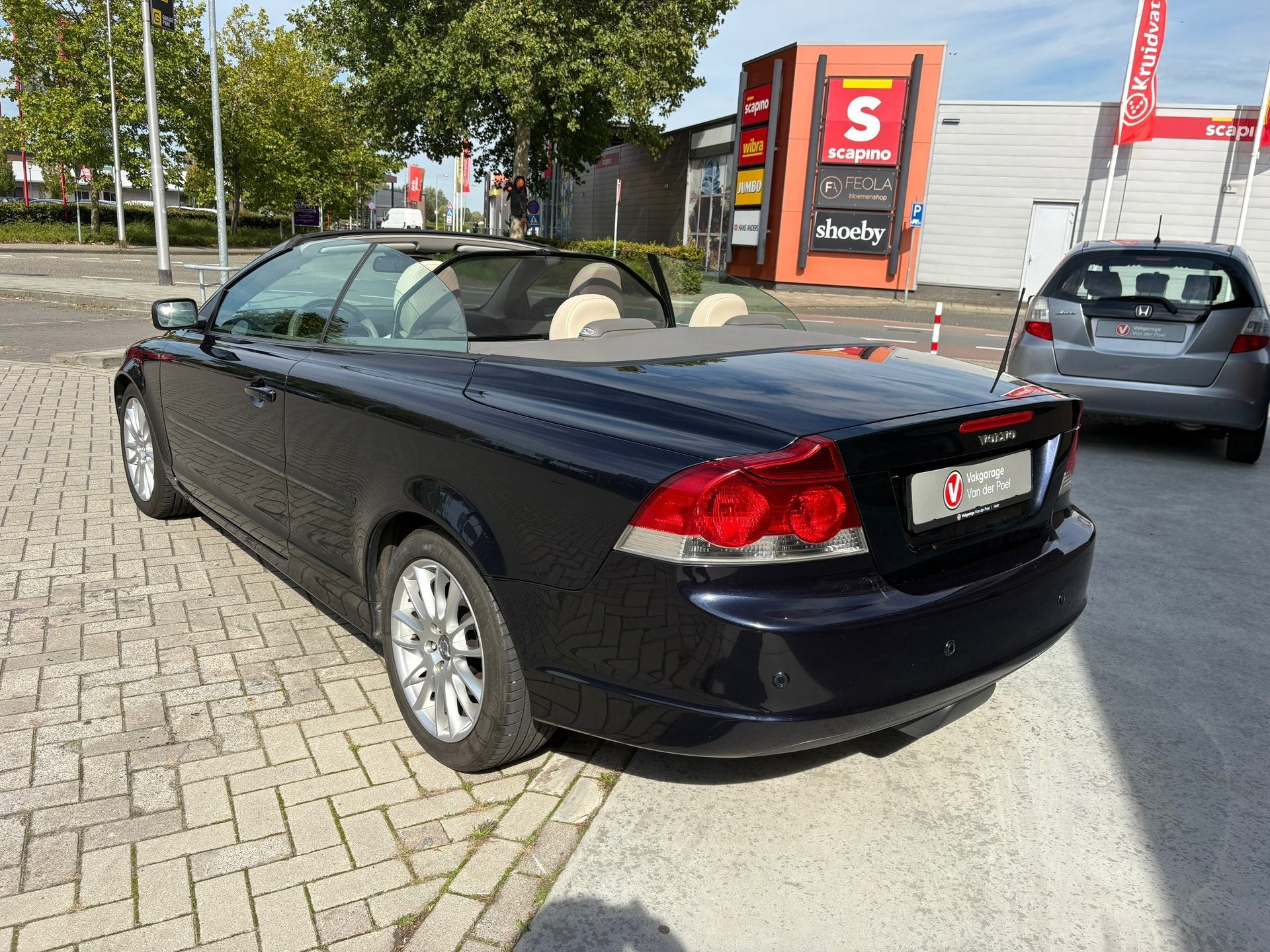 Volvo C70 Convertible 2.4 Momentum, Auto's, Dealer onderhouden, C70, Gebruikt, Beige