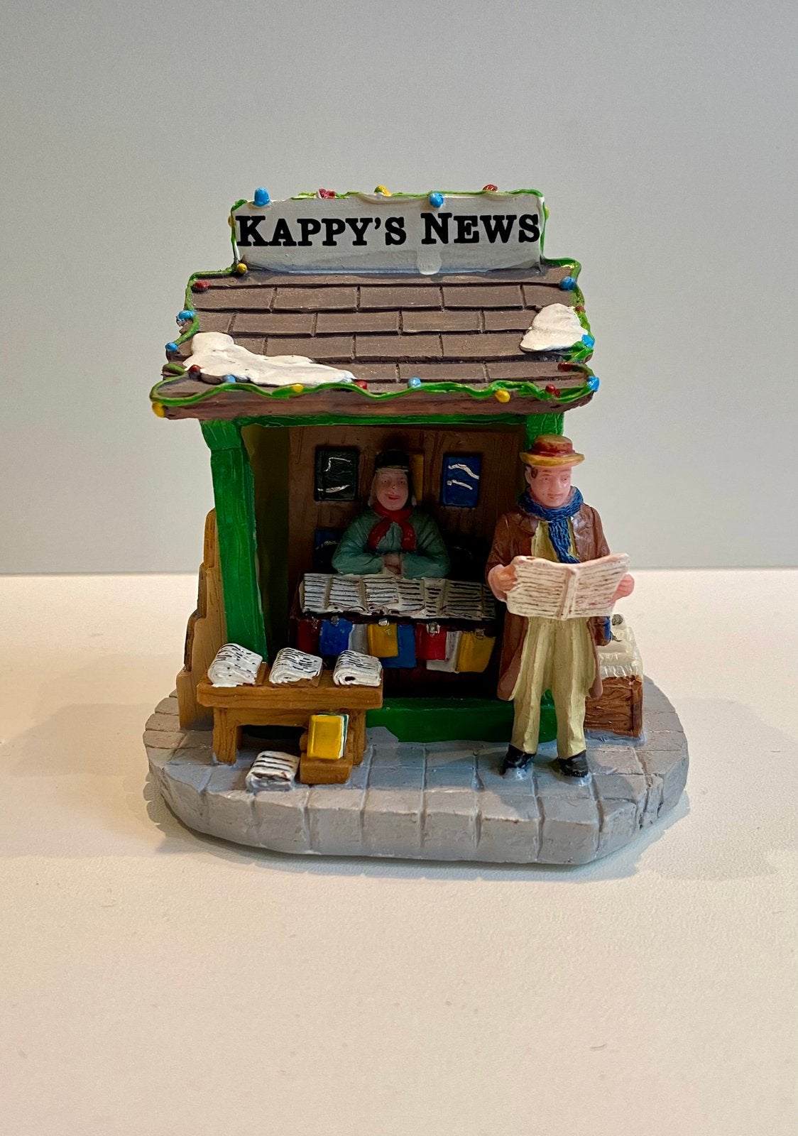 Lemax Kappy’s Newsstand (63572), Diversen, Kerst, Verzenden