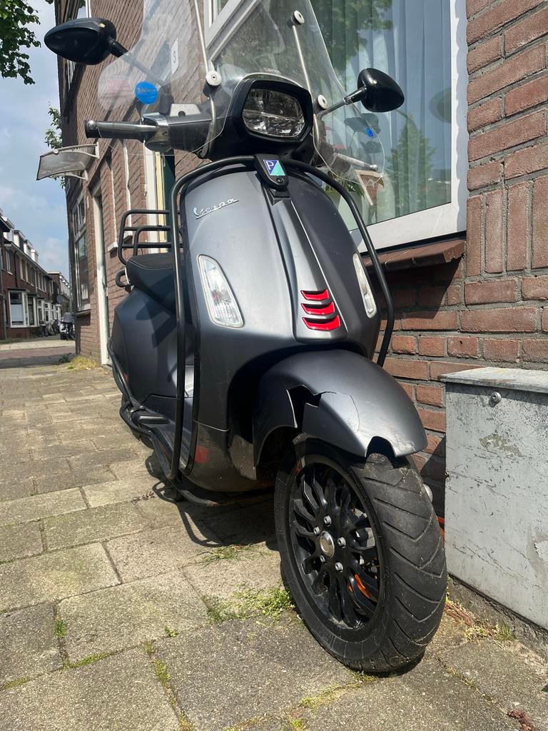 Vespa Sprint met voorspatbordschade, Fietsen en Brommers, Scooters | Vespa, Ophalen of Verzenden, Zo goed als nieuw, Benzine, Overige modellen