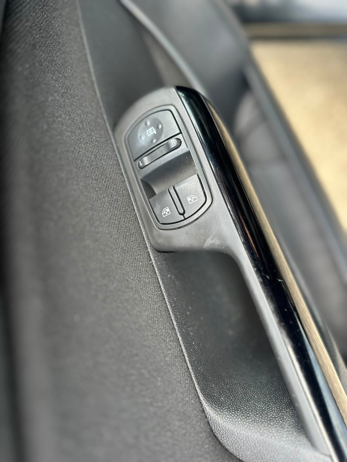 Opel Corsa 1.4-16V | Carplay Kenwood | Airco | Elek Ramen |, Auto's, Voorwielaandrijving, Euro 5, Stof, Zwart
