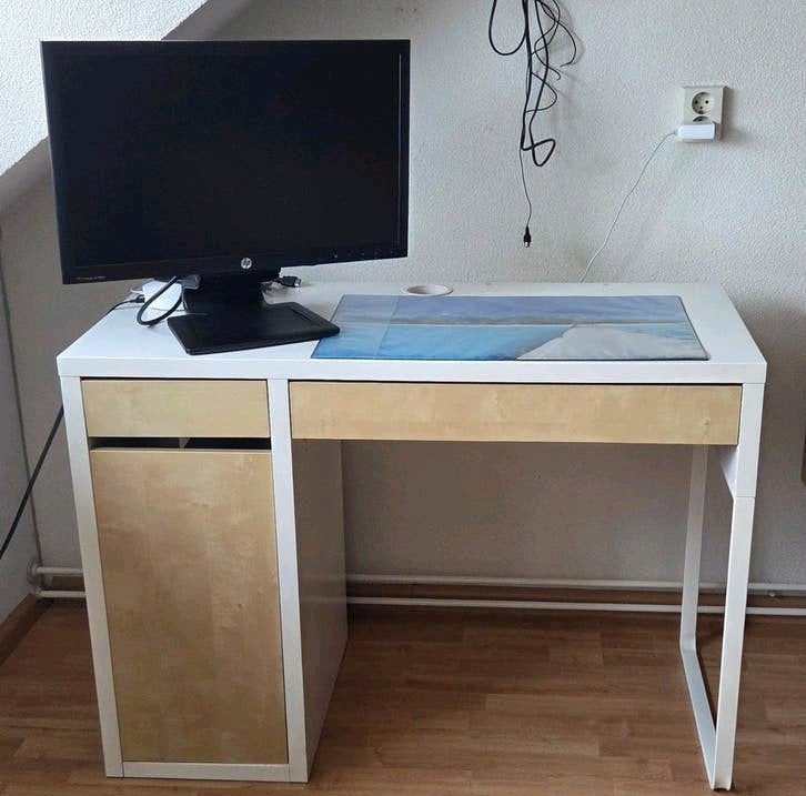 Bureau Micke Ikea GRATIS AF TE HALEN!!, Huis en Inrichting, Bureaus, Ophalen, Gebruikt