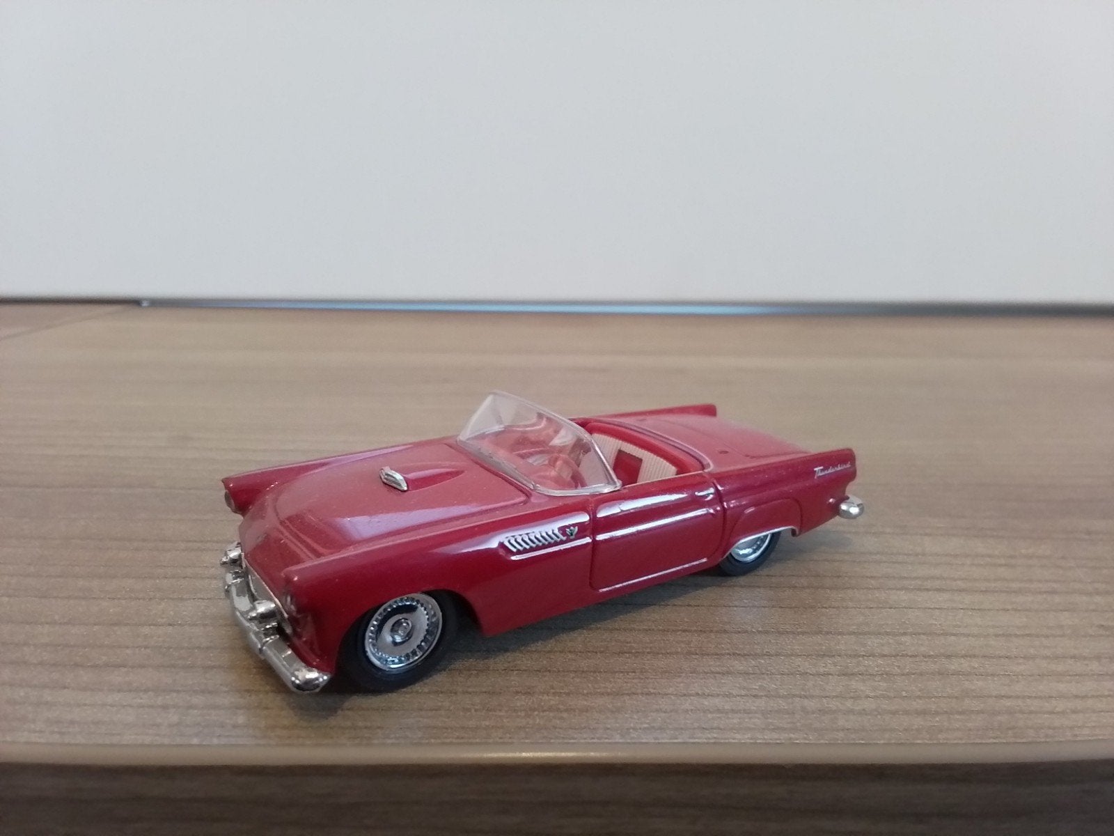 Dinky.  FORD THUNDERBIRD.  rood., Ophalen of Verzenden