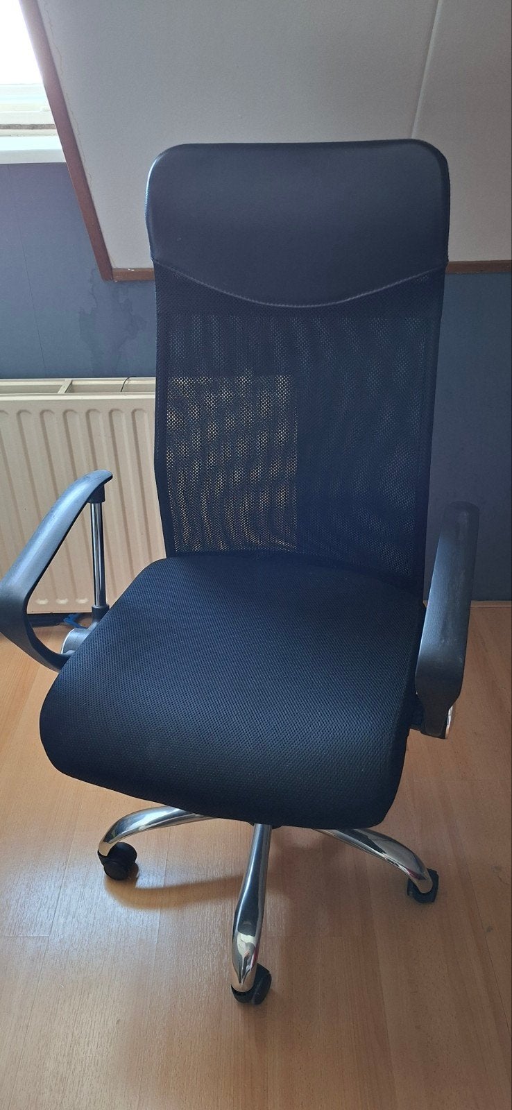 Bureaustoel met 50x50 cm zitvlak en 66 cm hoge rugleuning, Ophalen, Zo goed als nieuw, Zwart, Bureaustoel