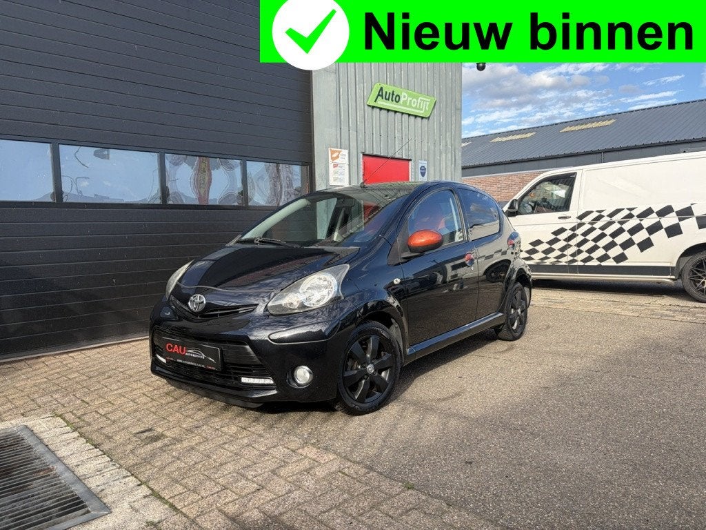 Toyota Aygo 1.0 VVT-i Dynamic Dealer onderh|Blackonblack|Air, Auto's, Stof, Gebruikt, Zwart, 4 stoelen