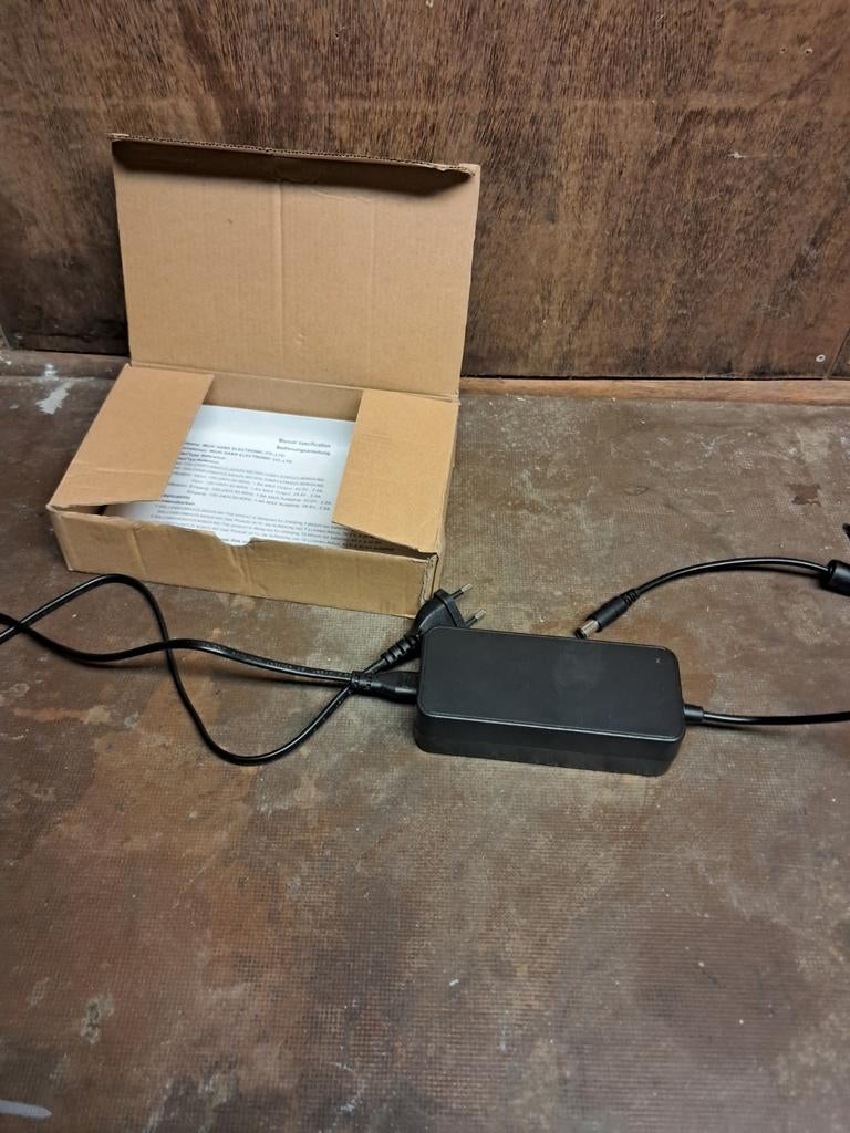 E-bike oplader 1 pin met koppelstuk en handleiding, Ophalen of Verzenden