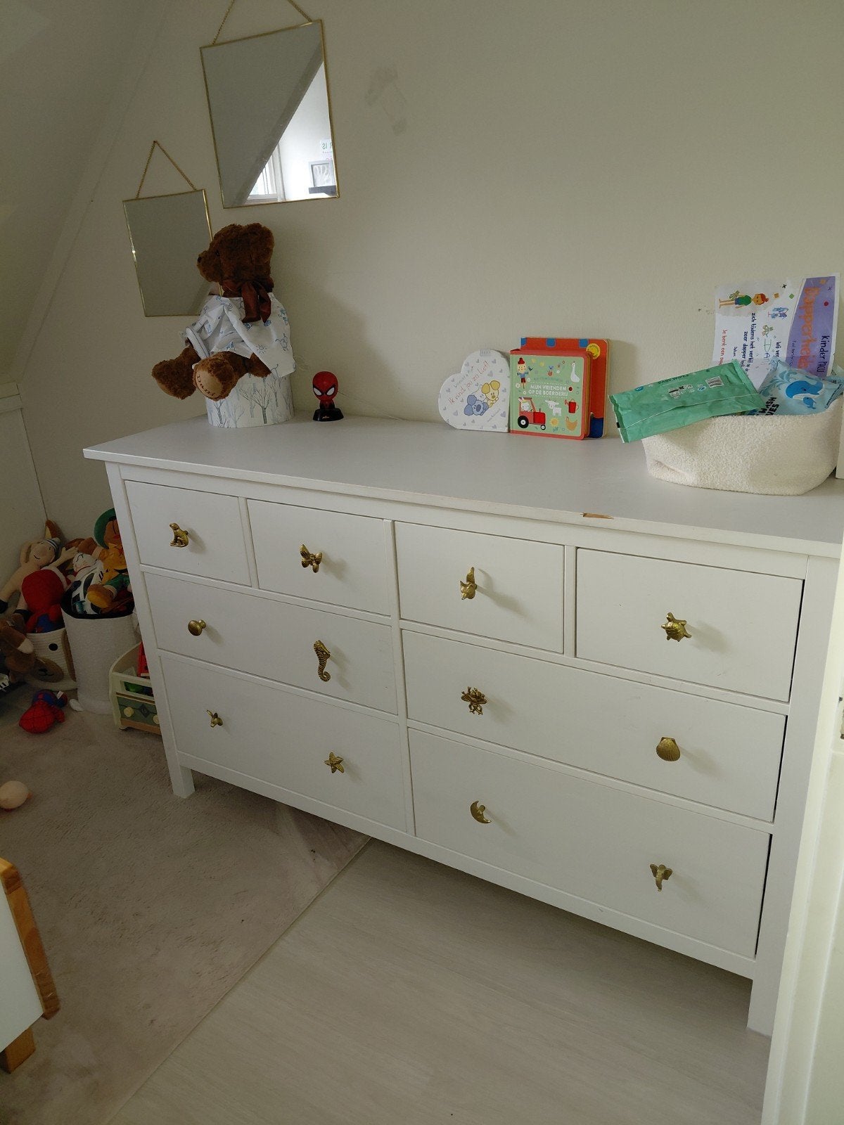 Witte ladekast met speelse gouden knoppen, Ophalen, Gebruikt, 5 laden of meer, 150 tot 200 cm