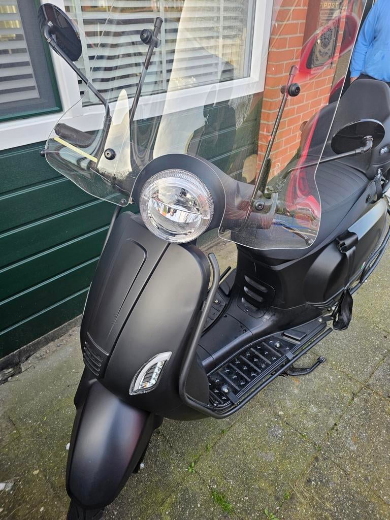 Scooter Senzo Rivalux mat zwart, Fietsen en Brommers, Scooters | Overige merken, Ophalen, Zo goed als nieuw, Benzine