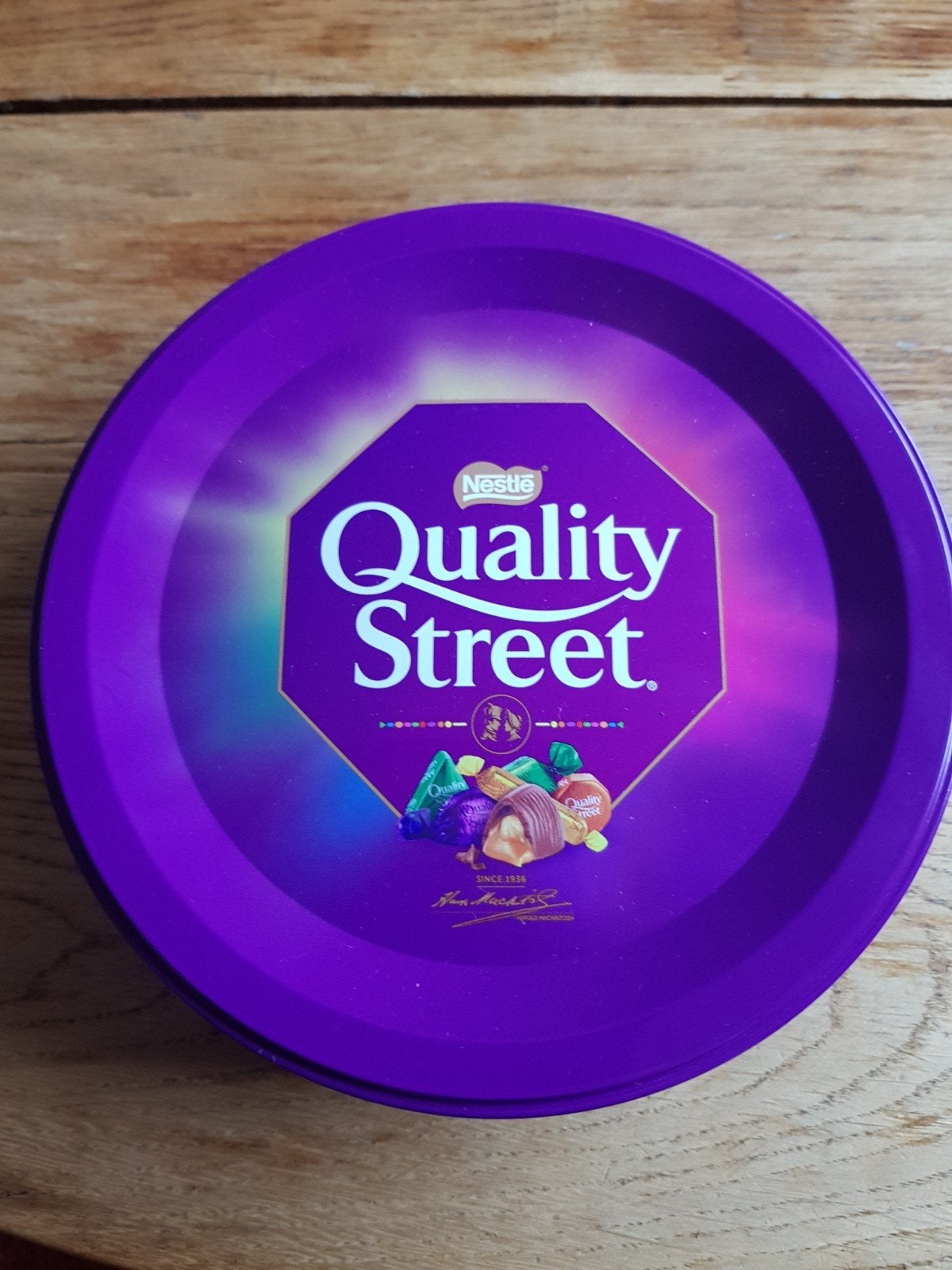 Mooi paars Blik van Quality Street., Verzamelen, Blikken, Ophalen of Verzenden, Gebruikt, Overige