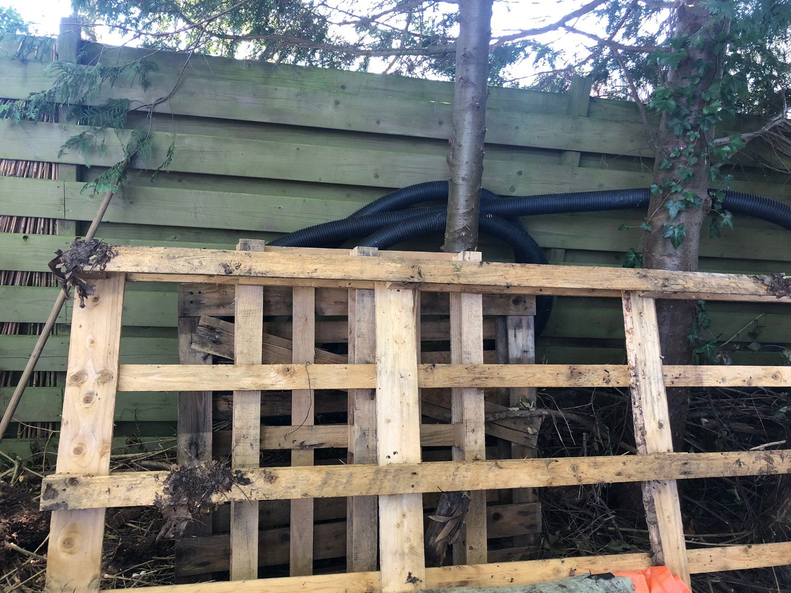 Vier pallets - kachelhout, Tuin en Terras, Haardhout, Minder dan 3 m³, Ophalen, Overige houtsoorten