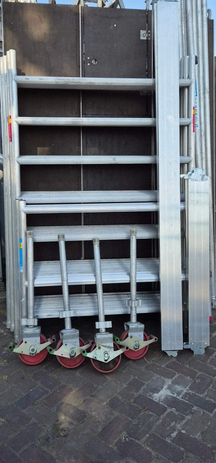 Te koop zgan euroscaffold rolsteiger werkhoogte 8.20 mtr, Ophalen, Zo goed als nieuw, Euroscaffold, Rolsteiger of Kamersteiger