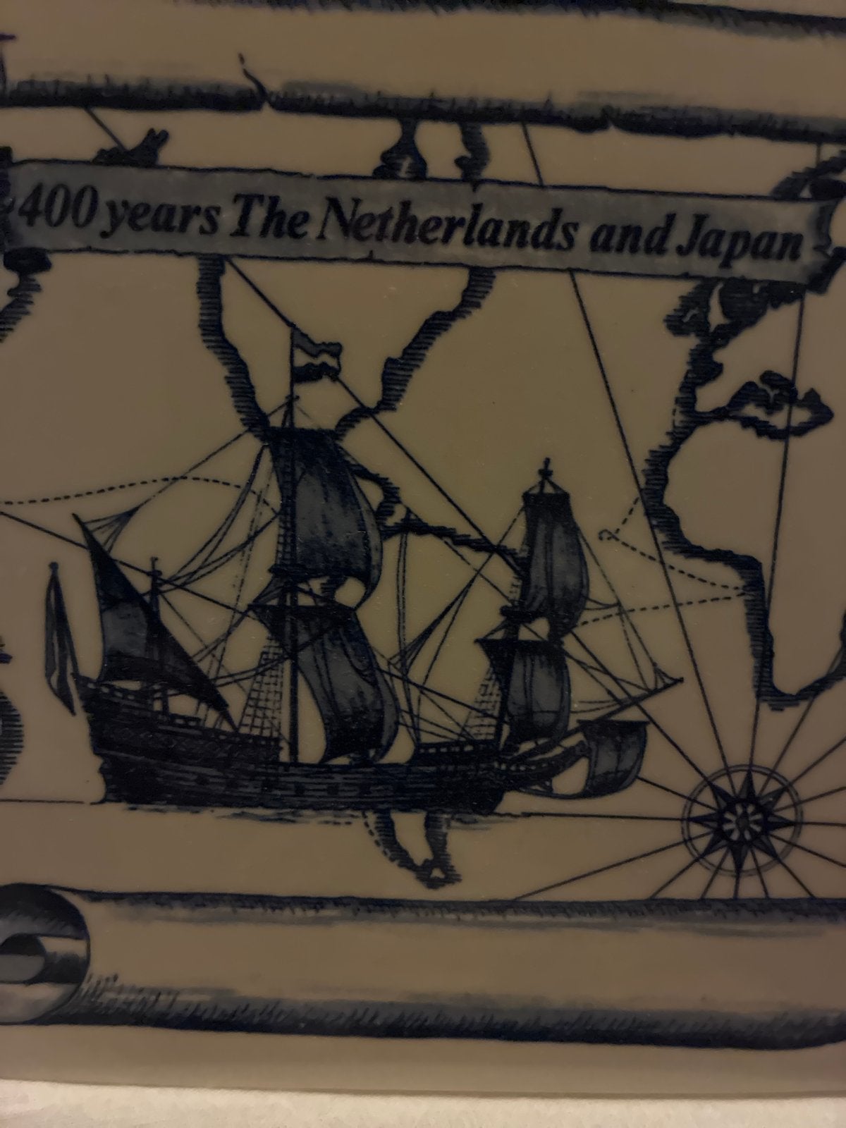 Tegel tegeltje 400 jaar Nederland en Japan VOC schepen, Antiek en Kunst, Ophalen of Verzenden