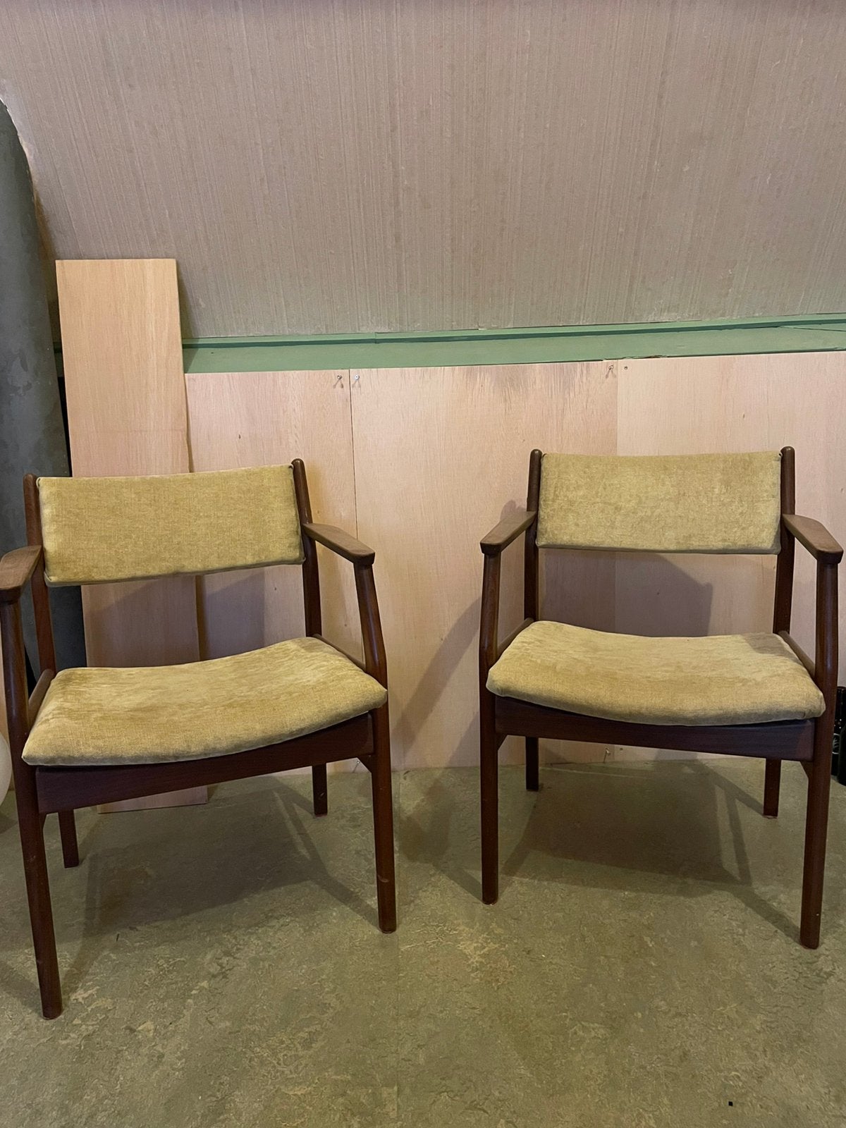 Twee mooie Scandinavische mid century stoelen / fauteuils, Ophalen