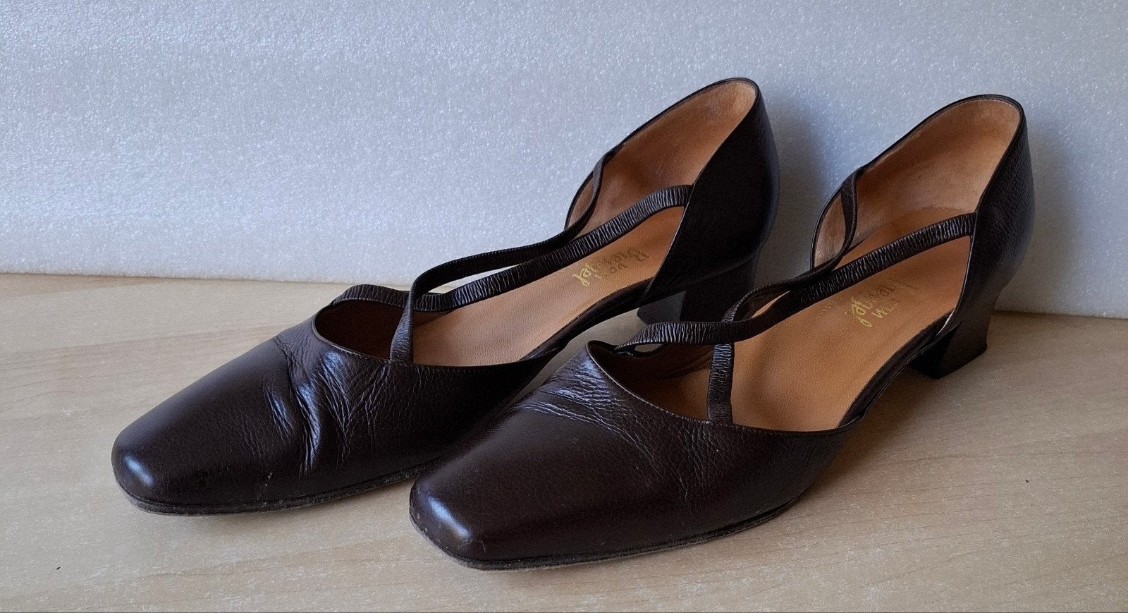 Damesschoen met hakje mt39 en kruisband., Kleding | Dames, Schoenen met lage hakken, Bruin, Ophalen of Verzenden, Van Breugel