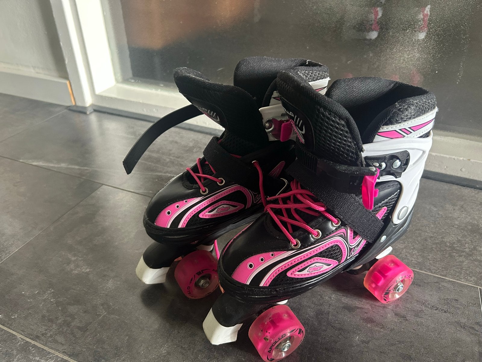 Apollo Super Quads X Pro rolschaatsen - Maat 35-38, Ophalen, Verstelbaar, Gebruikt, Kinderen