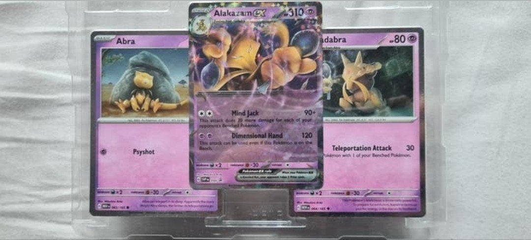 Nieuw en in plastic geseald. 3 Pokémon kaarten. Abra, cadabr, Ophalen of Verzenden, Overige thema's