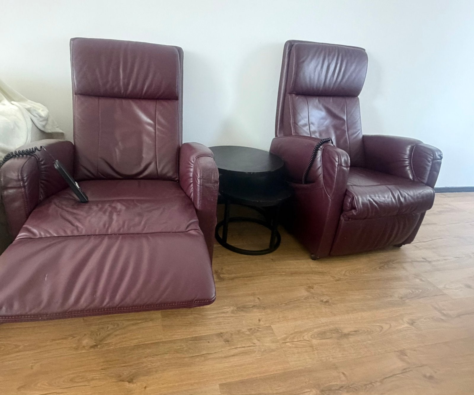 2 leren elektrische relaxstoelen – €275, Ophalen, Zo goed als nieuw, 75 tot 100 cm, Leer