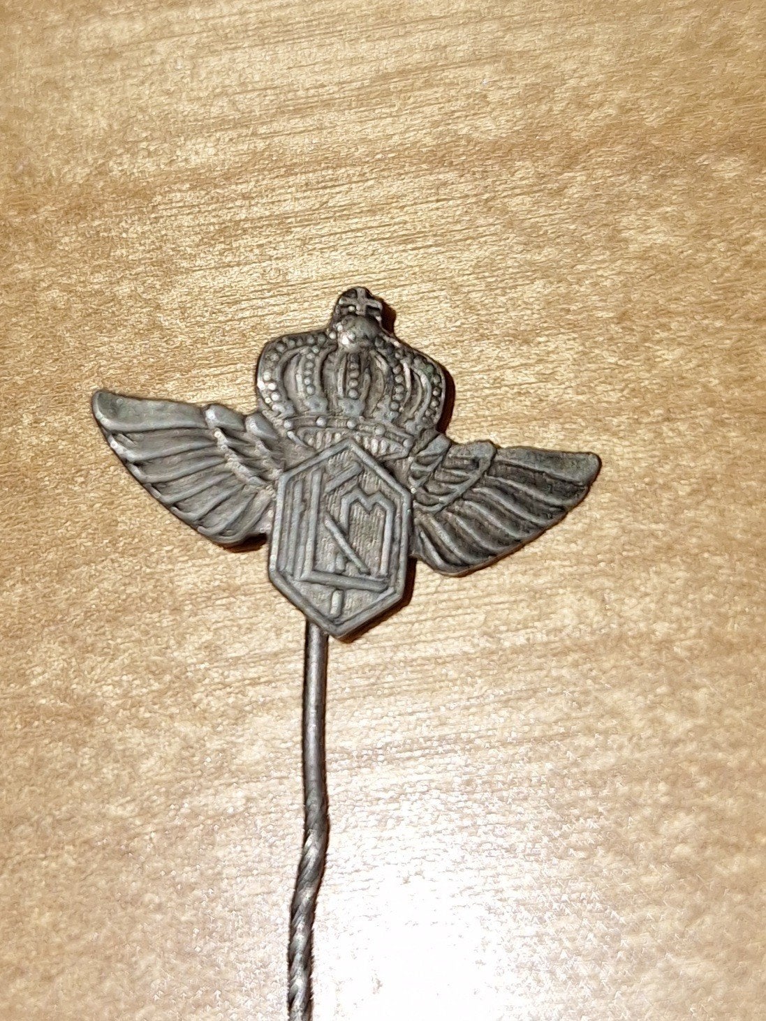 Vintage KLM Speldje/Pin met Kroon en Vleugels, Ophalen of Verzenden, Gebruikt, Overige onderwerpen, Speldje of Pin